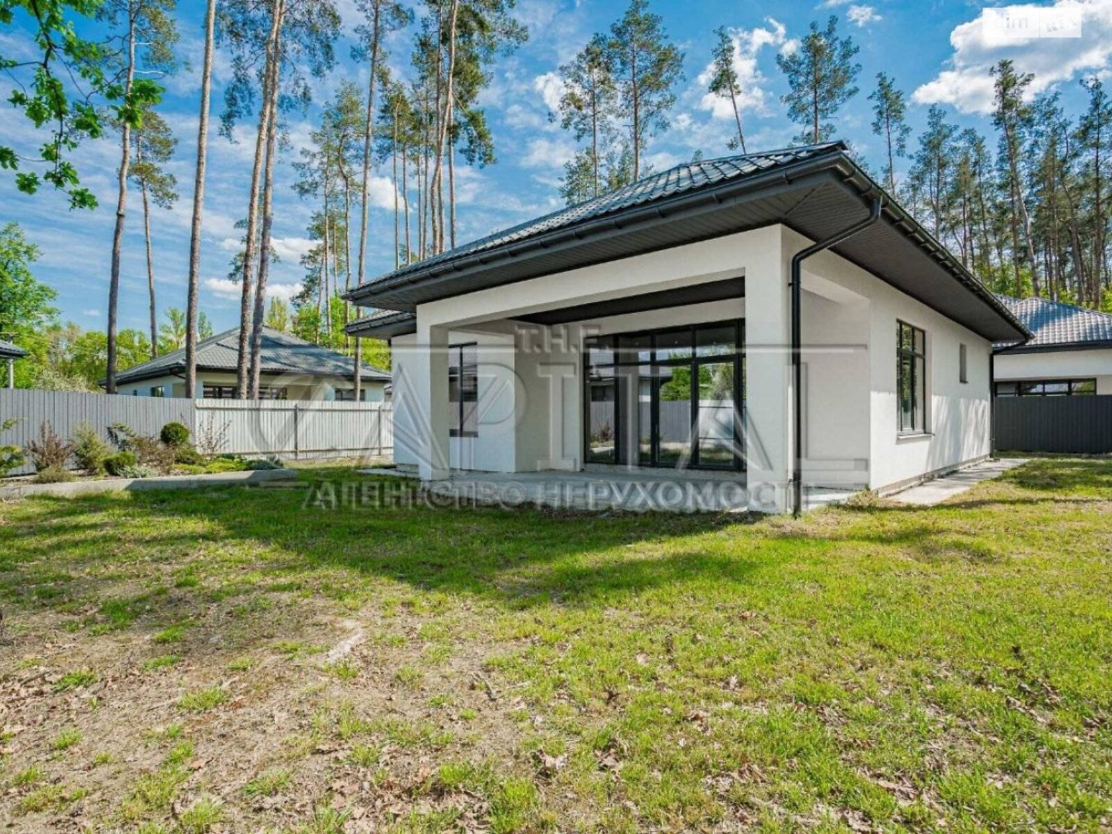одноэтажный дом с мансардой, 187 кв. м, кирпич. Продажа в Путровке фото 1 одноэтажный дом с мансардой, 187 кв. м, кирпич. Продажа в Путровке фото 1