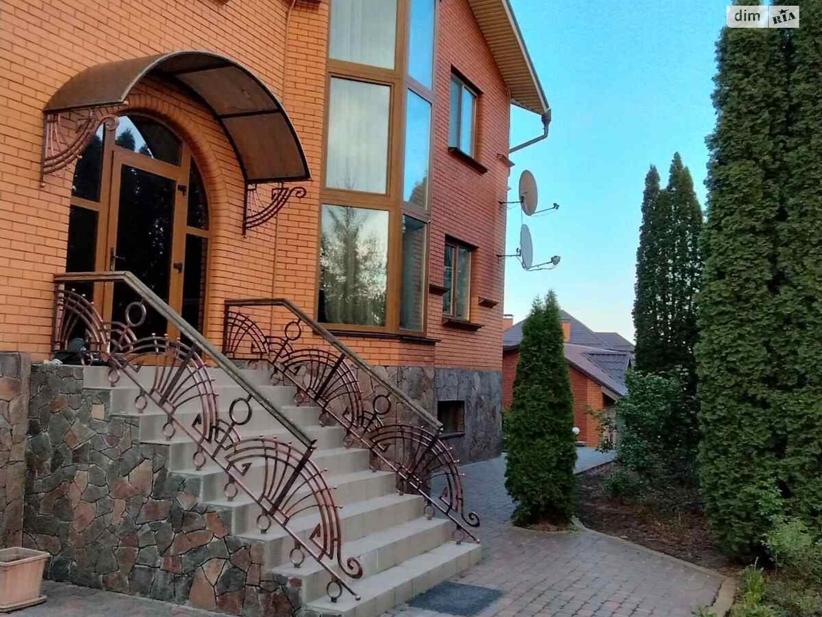 двоповерховий будинок з гаражем, 294.4 кв. м, цегла. Продаж у Путрівці фото 1 двоповерховий будинок з гаражем, 294.4 кв. м, цегла. Продаж у Путрівці фото 1