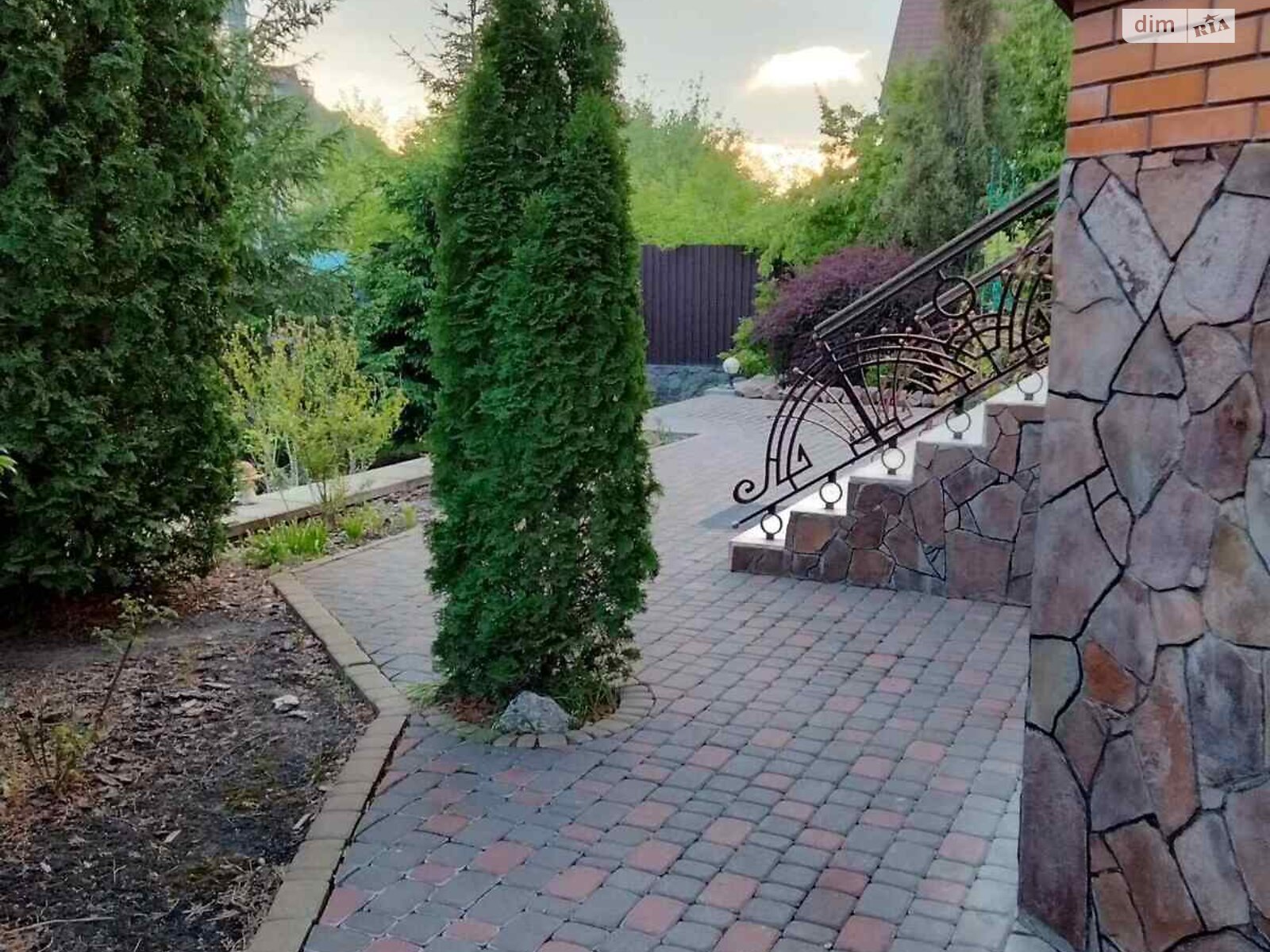 двоповерховий будинок з гаражем, 294.4 кв. м, цегла. Продаж у Путрівці фото 1 двоповерховий будинок з гаражем, 294.4 кв. м, цегла. Продаж у Путрівці фото 1