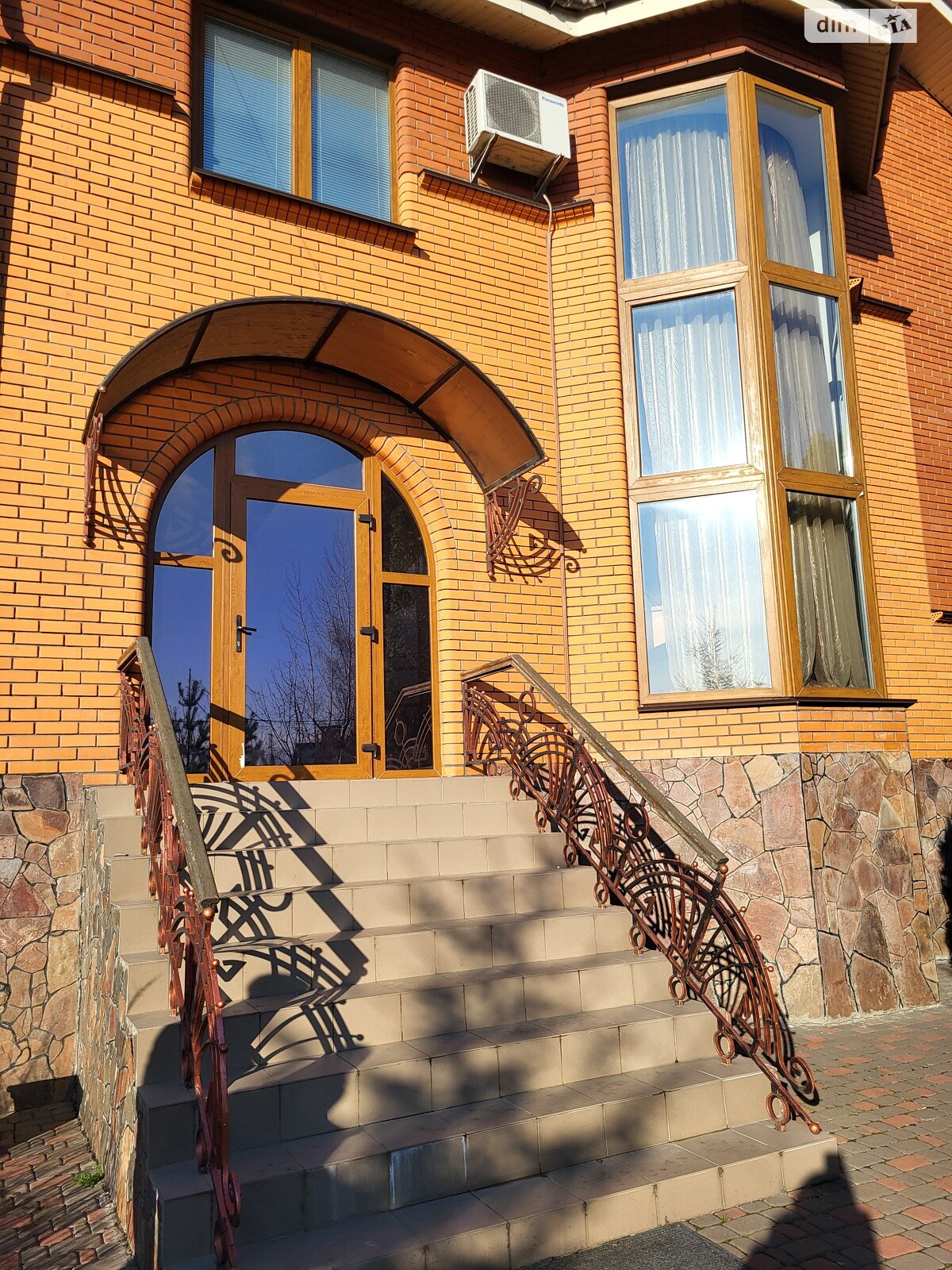 двоповерховий будинок з гаражем, 294.4 кв. м, цегла. Продаж у Путрівці фото 1 двоповерховий будинок з гаражем, 294.4 кв. м, цегла. Продаж у Путрівці фото 1
