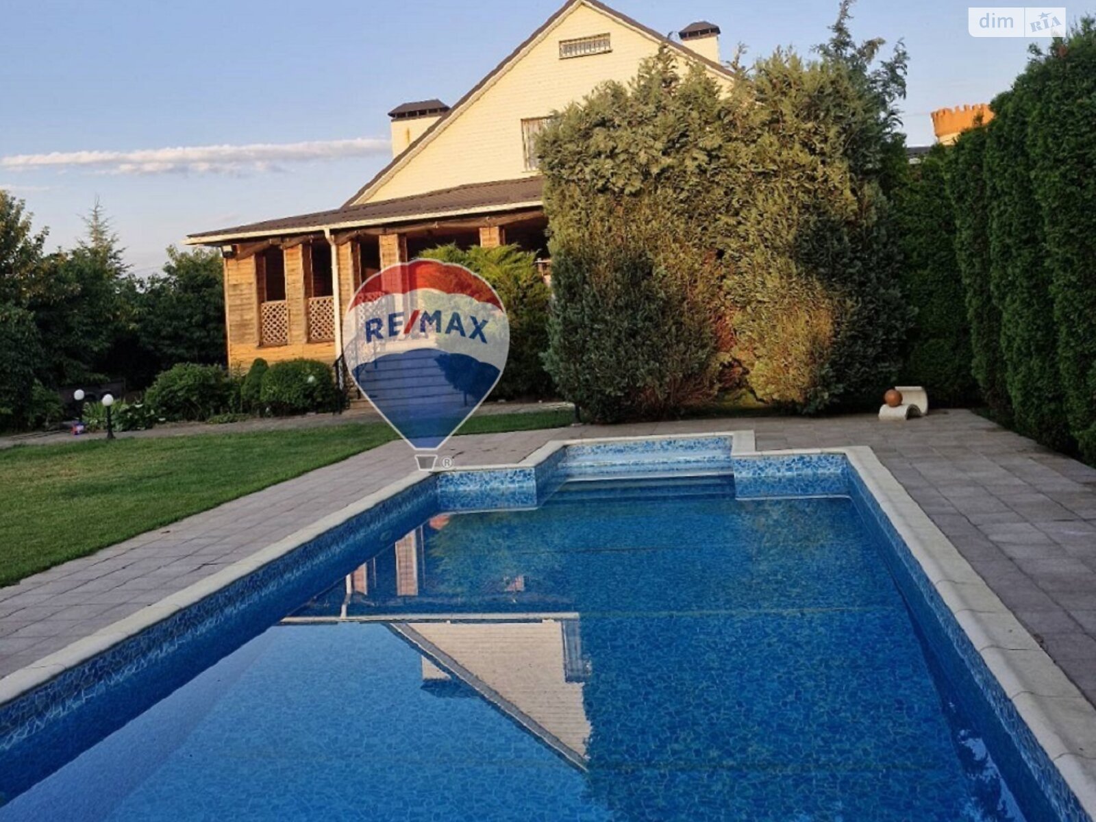 триповерховий будинок з верандою, 234.3 кв. м, дерево та цегла. Продаж у Путрівці фото 1 триповерховий будинок з верандою, 234.3 кв. м, дерево та цегла. Продаж у Путрівці фото 1