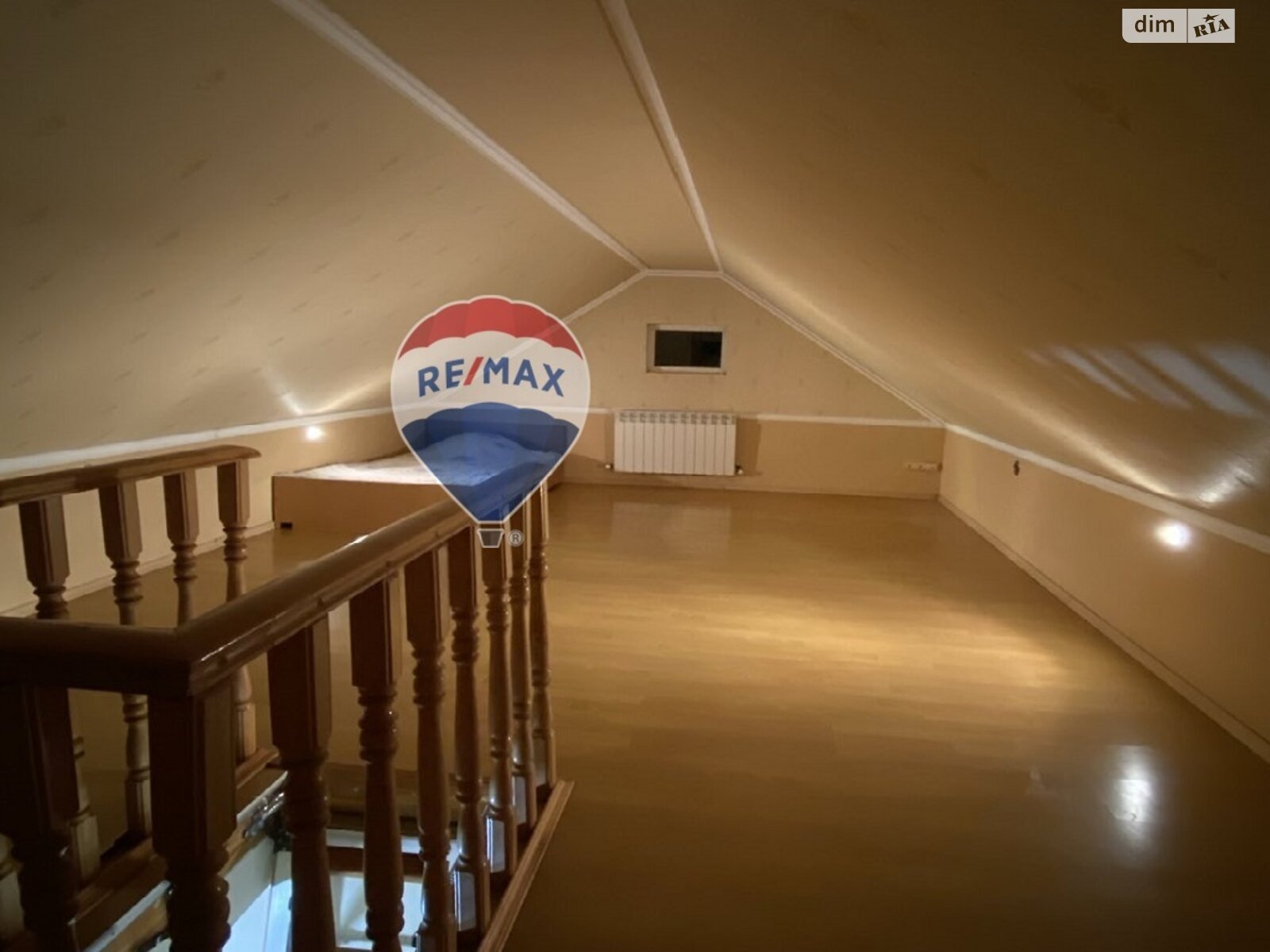 триповерховий будинок з верандою, 234.3 кв. м, дерево та цегла. Продаж у Путрівці фото 1 триповерховий будинок з верандою, 234.3 кв. м, дерево та цегла. Продаж у Путрівці фото 1