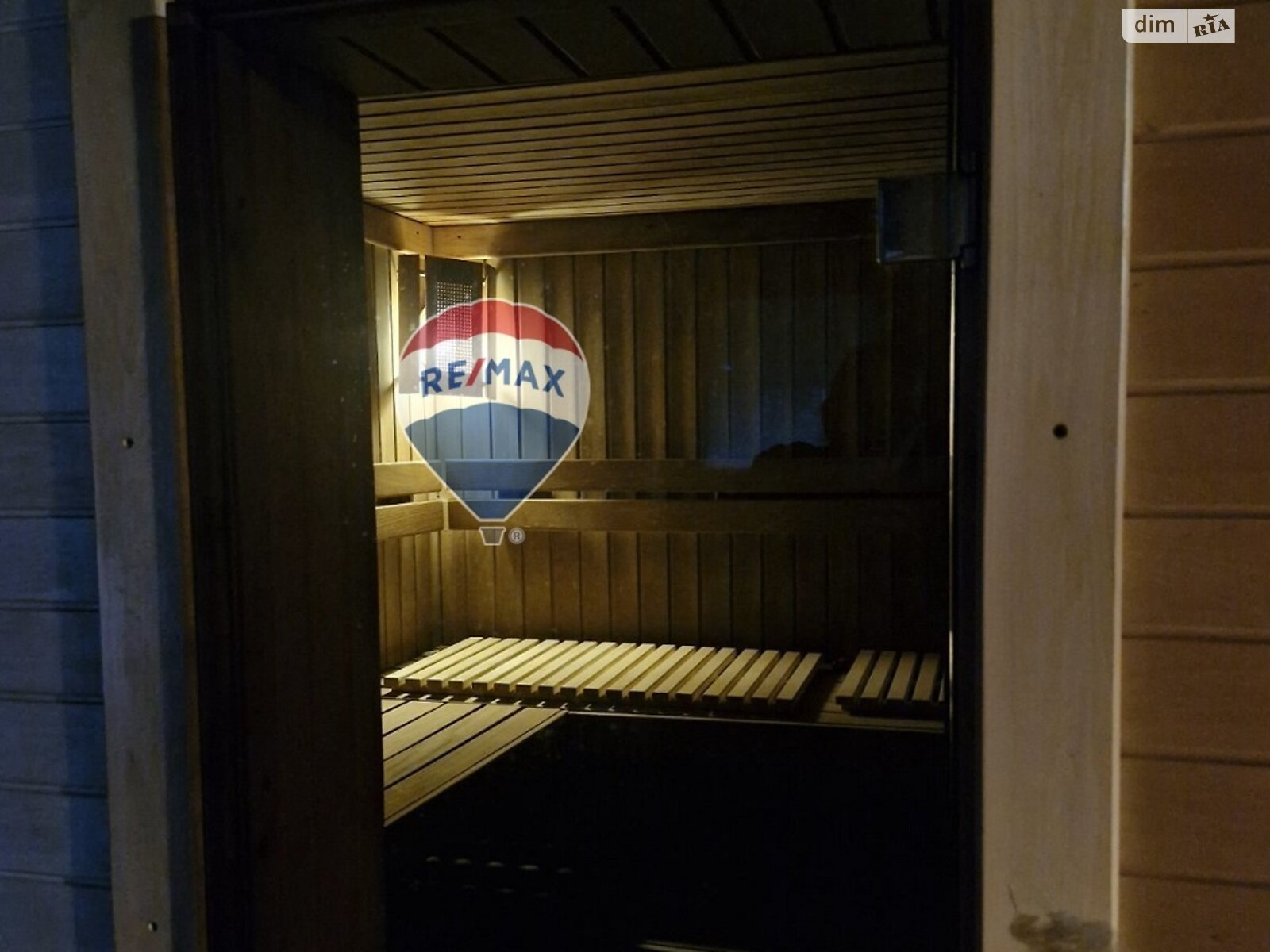 триповерховий будинок з верандою, 234.3 кв. м, дерево та цегла. Продаж у Путрівці фото 1 триповерховий будинок з верандою, 234.3 кв. м, дерево та цегла. Продаж у Путрівці фото 1