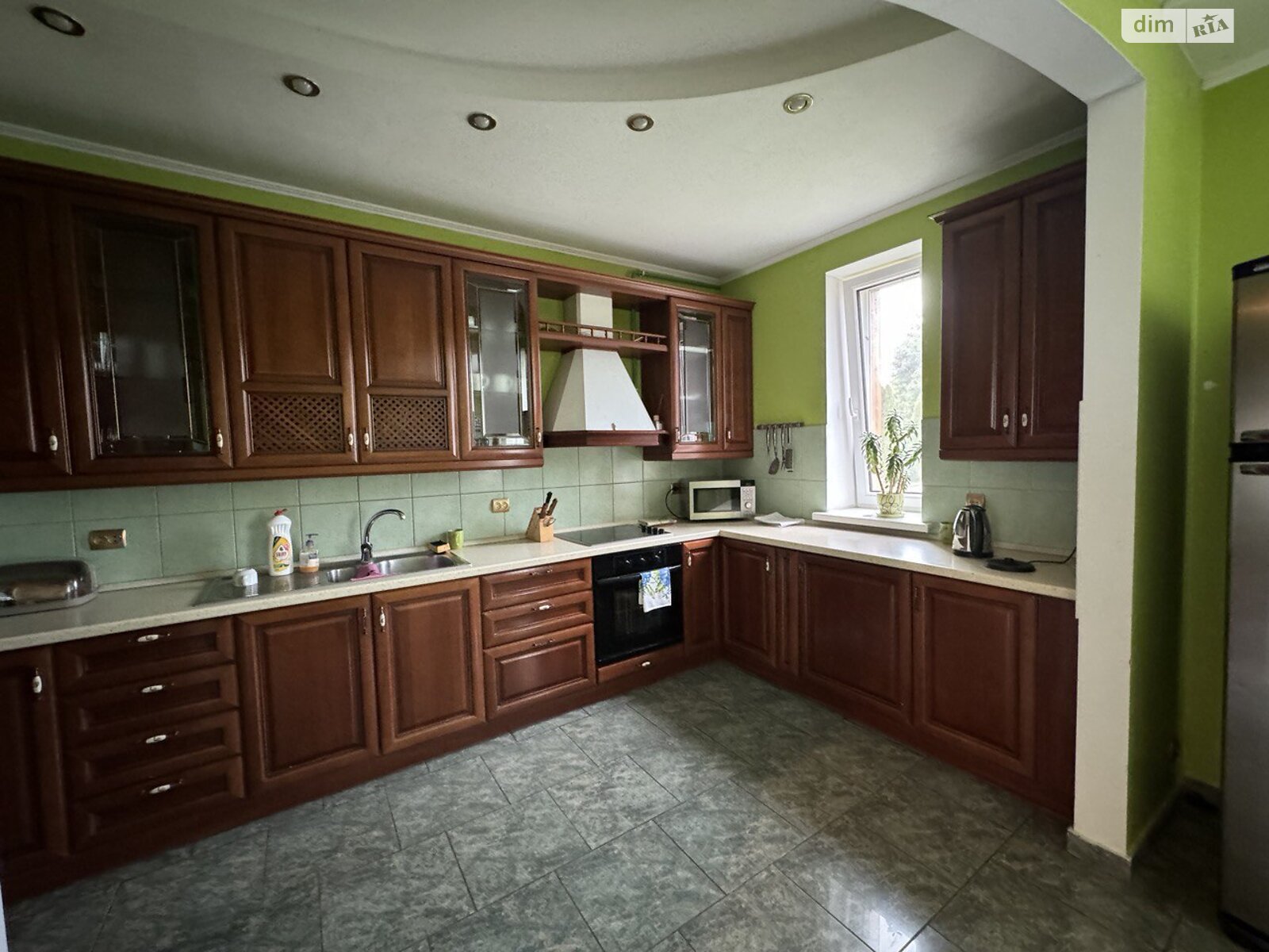 двоповерховий будинок бесідка, 371 кв. м, цегла. Продаж у Рачині фото 1 двоповерховий будинок бесідка, 371 кв. м, цегла. Продаж у Рачині фото 1