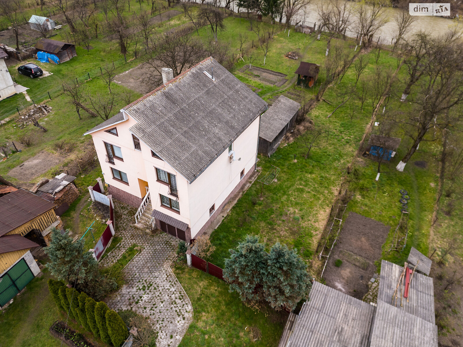 трехэтажный дом с гаражом, 281.85 кв. м, кирпич. Продажа в Рахове район Рахов фото 1