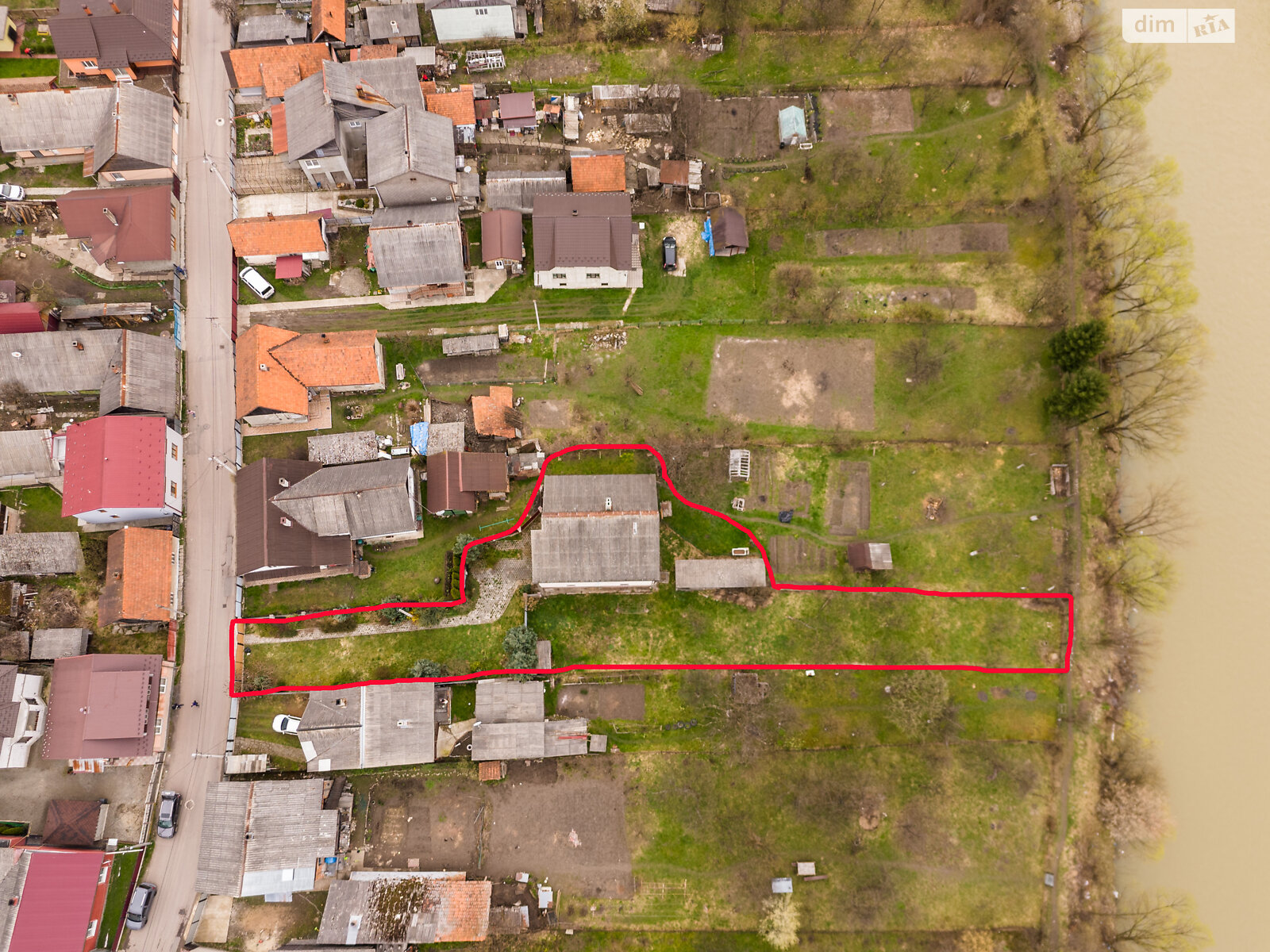 трехэтажный дом с гаражом, 281.85 кв. м, кирпич. Продажа в Рахове район Рахов фото 1