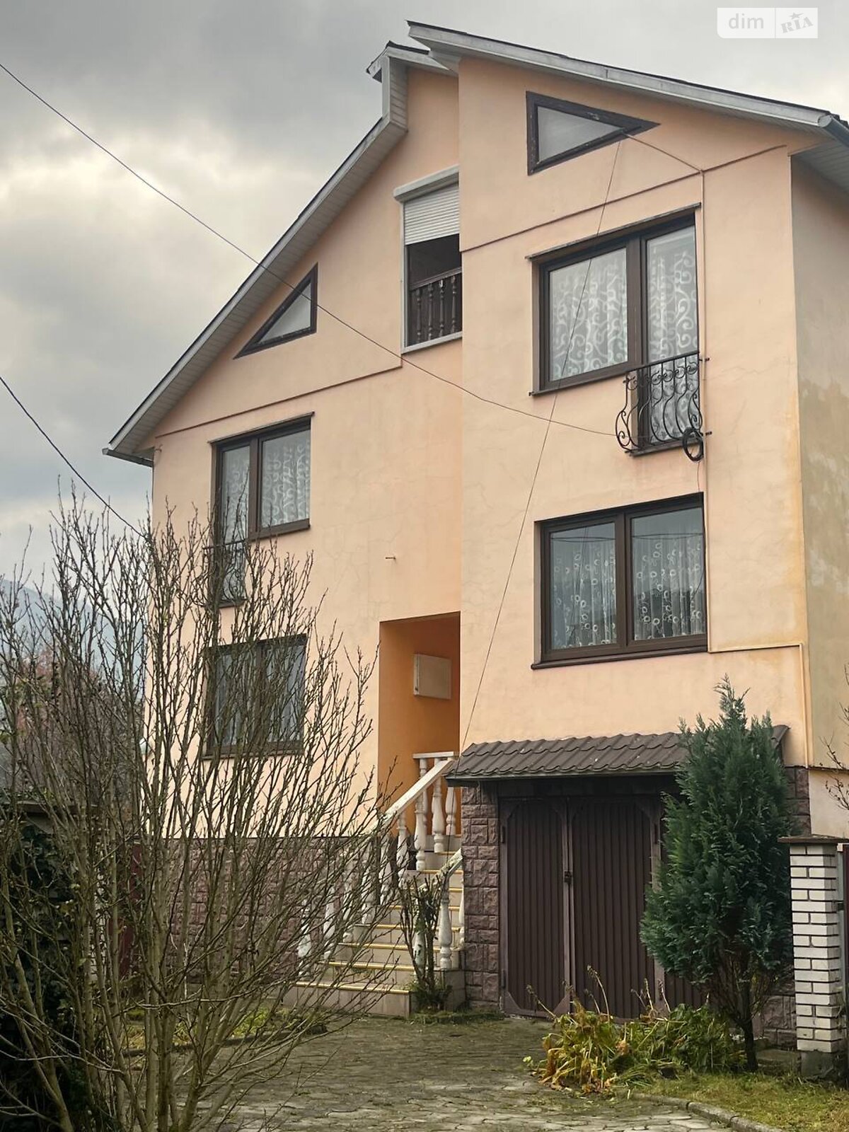 трехэтажный дом с гаражом, 281.85 кв. м, кирпич. Продажа в Рахове район Рахов фото 1