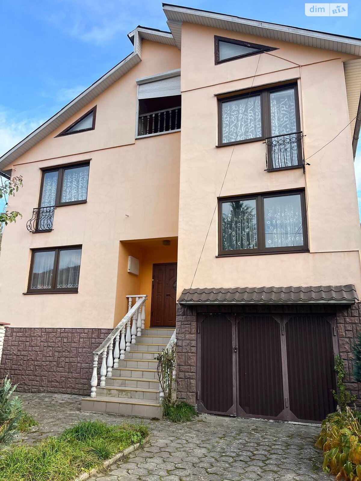 трехэтажный дом с гаражом, 281.85 кв. м, кирпич. Продажа в Рахове район Рахов фото 1