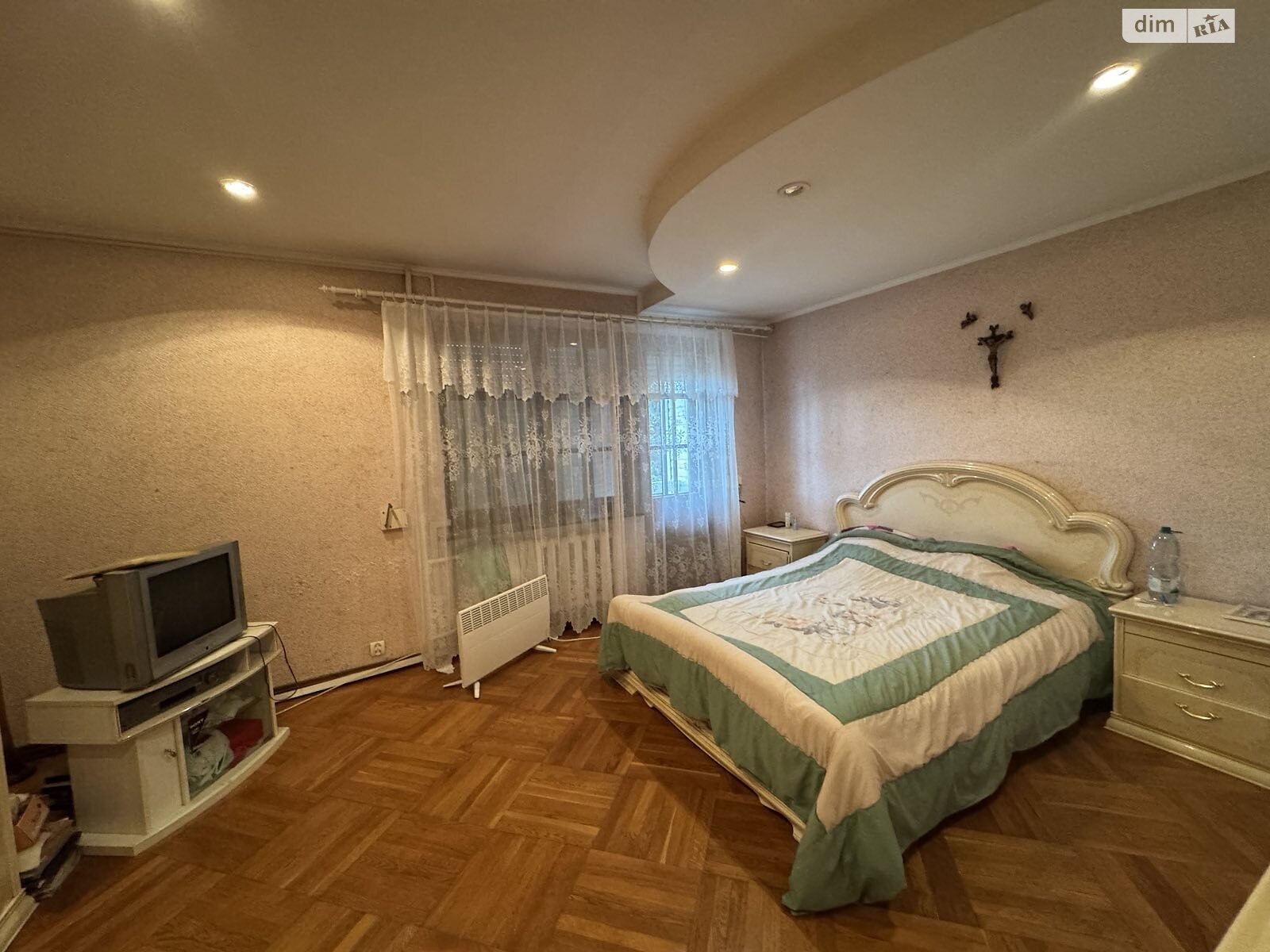 трехэтажный дом с отоплением, 432 кв. м, кирпич. Продажа в Ременове фото 1