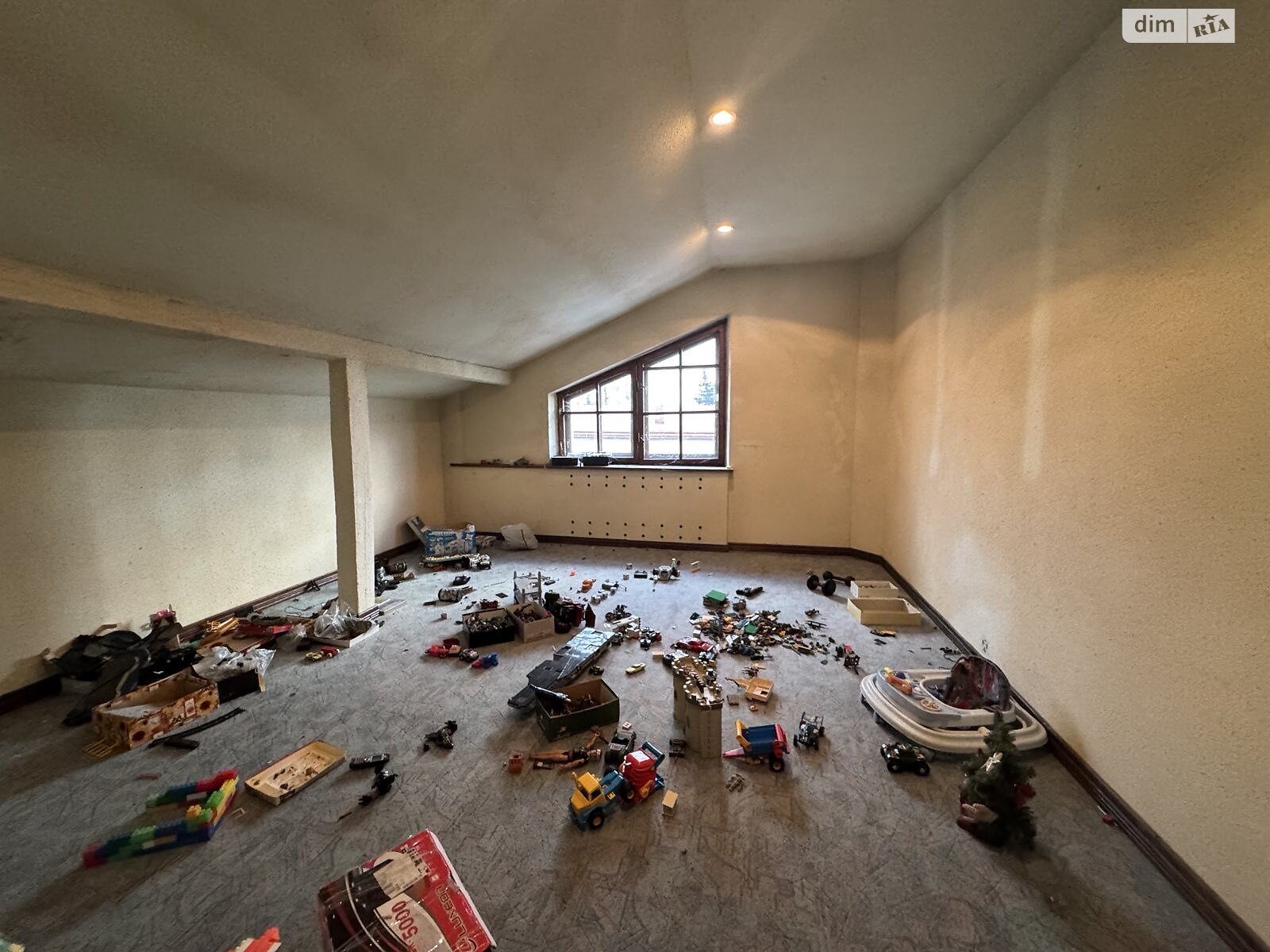 триповерховий будинок з опаленням, 432 кв. м, цегла. Продаж у Ременеві фото 1 триповерховий будинок з опаленням, 432 кв. м, цегла. Продаж у Ременеві фото 1