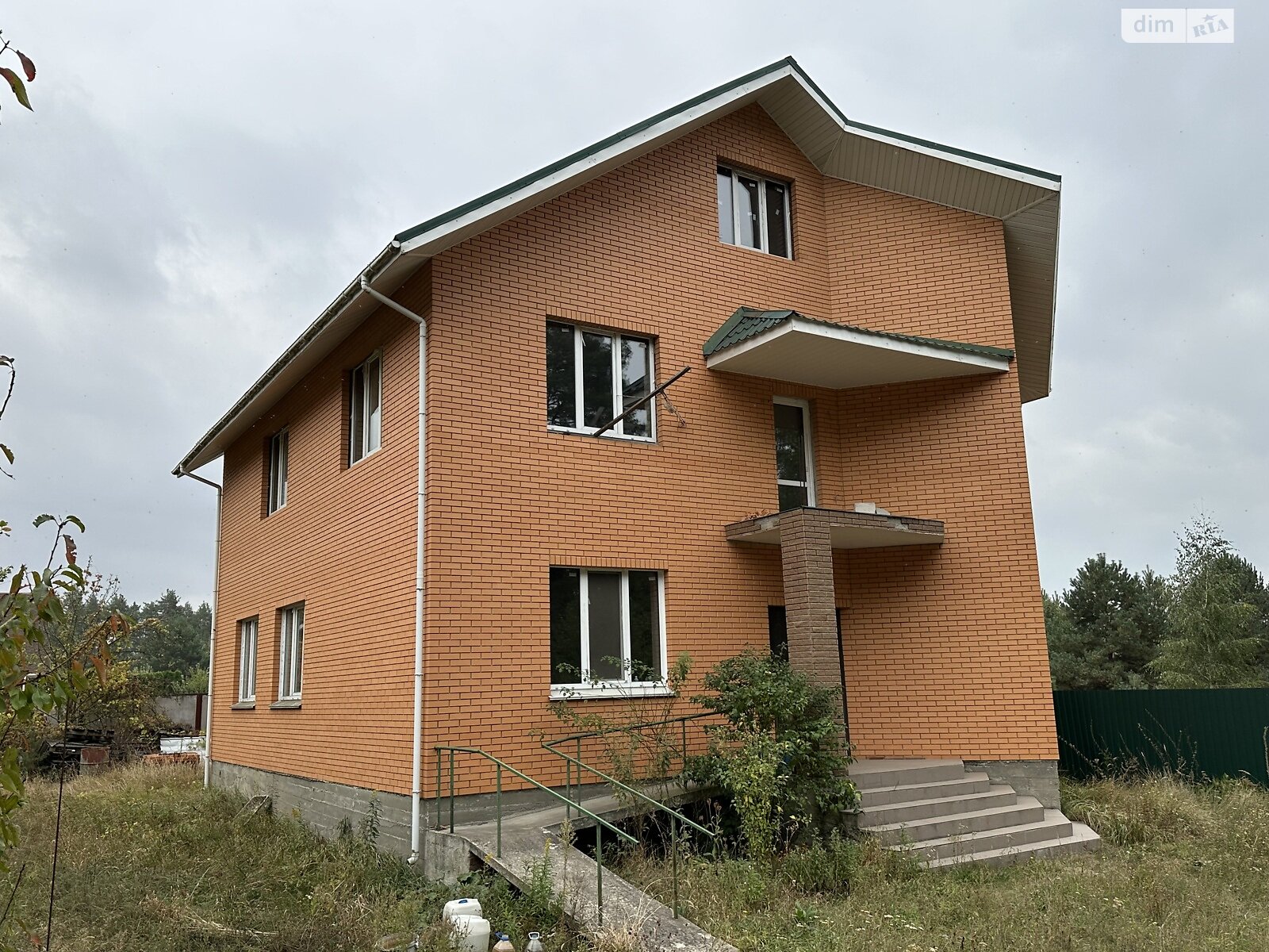 триповерховий будинок з опаленням, 300 кв. м, цегла. Продаж у Ревне фото 1 триповерховий будинок з опаленням, 300 кв. м, цегла. Продаж у Ревне фото 1