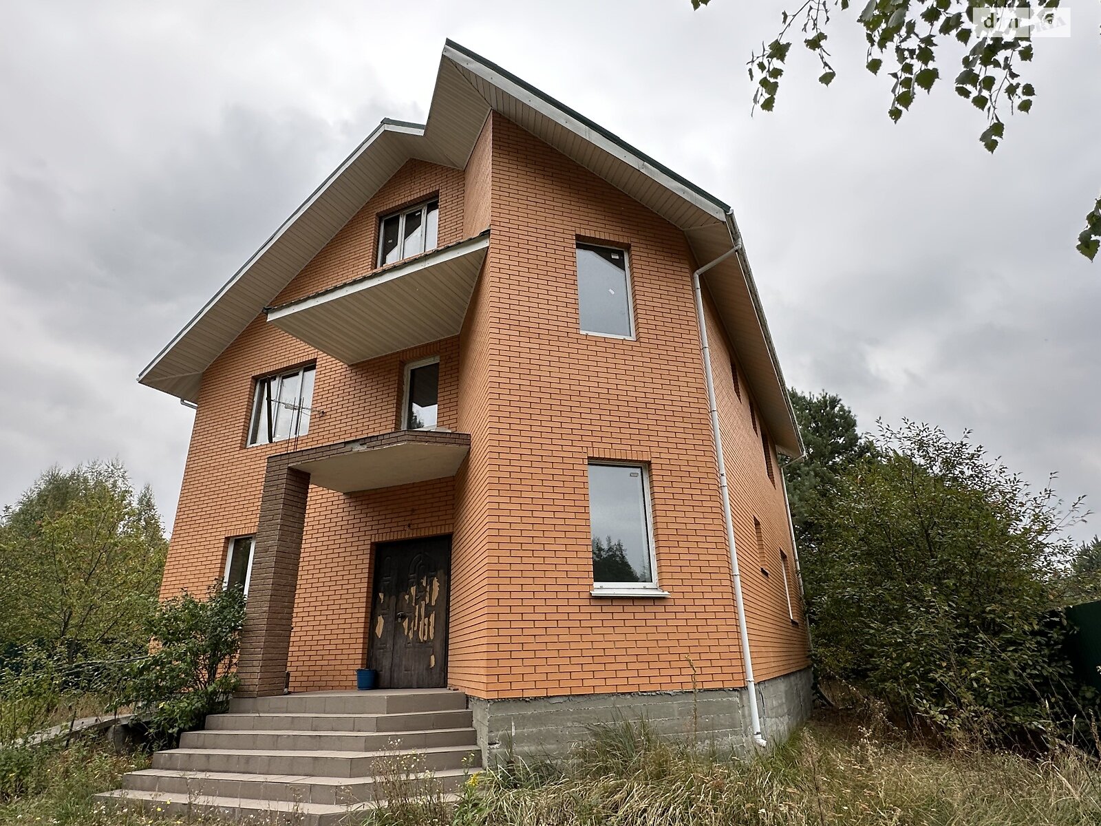триповерховий будинок з опаленням, 300 кв. м, цегла. Продаж у Ревне фото 1 триповерховий будинок з опаленням, 300 кв. м, цегла. Продаж у Ревне фото 1