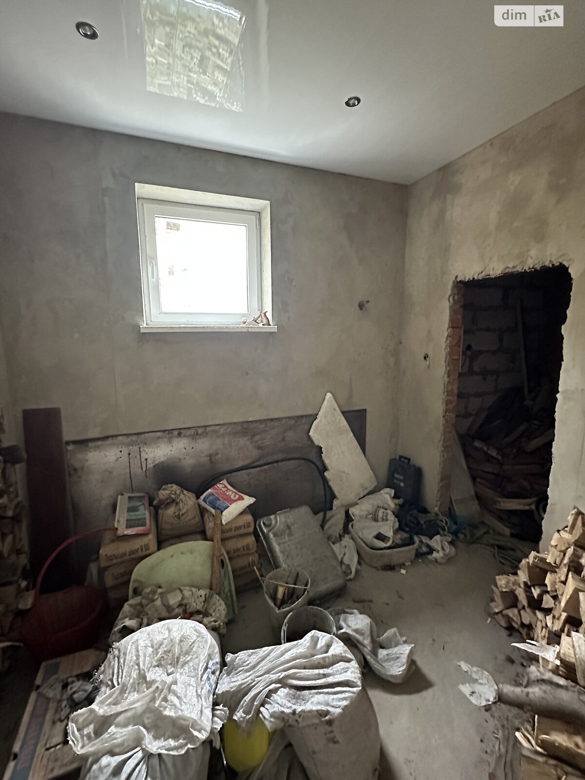 триповерховий будинок з опаленням, 300 кв. м, цегла. Продаж у Ревне фото 1 триповерховий будинок з опаленням, 300 кв. м, цегла. Продаж у Ревне фото 1