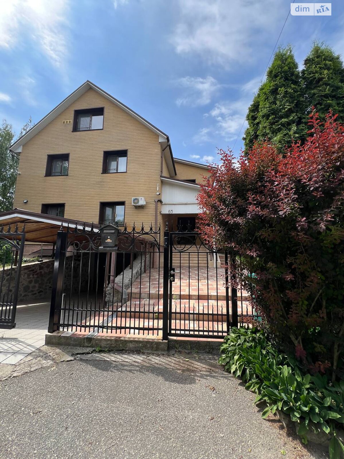 трехэтажный дом с гаражом, 289 кв. м, кирпич. Продажа в Ржищеве район Ржищев фото 1 трехэтажный дом с гаражом, 289 кв. м, кирпич. Продажа в Ржищеве район Ржищев фото 1