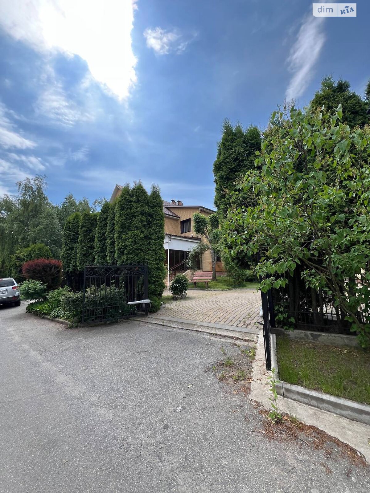 трехэтажный дом с гаражом, 289 кв. м, кирпич. Продажа в Ржищеве район Ржищев фото 1 трехэтажный дом с гаражом, 289 кв. м, кирпич. Продажа в Ржищеве район Ржищев фото 1