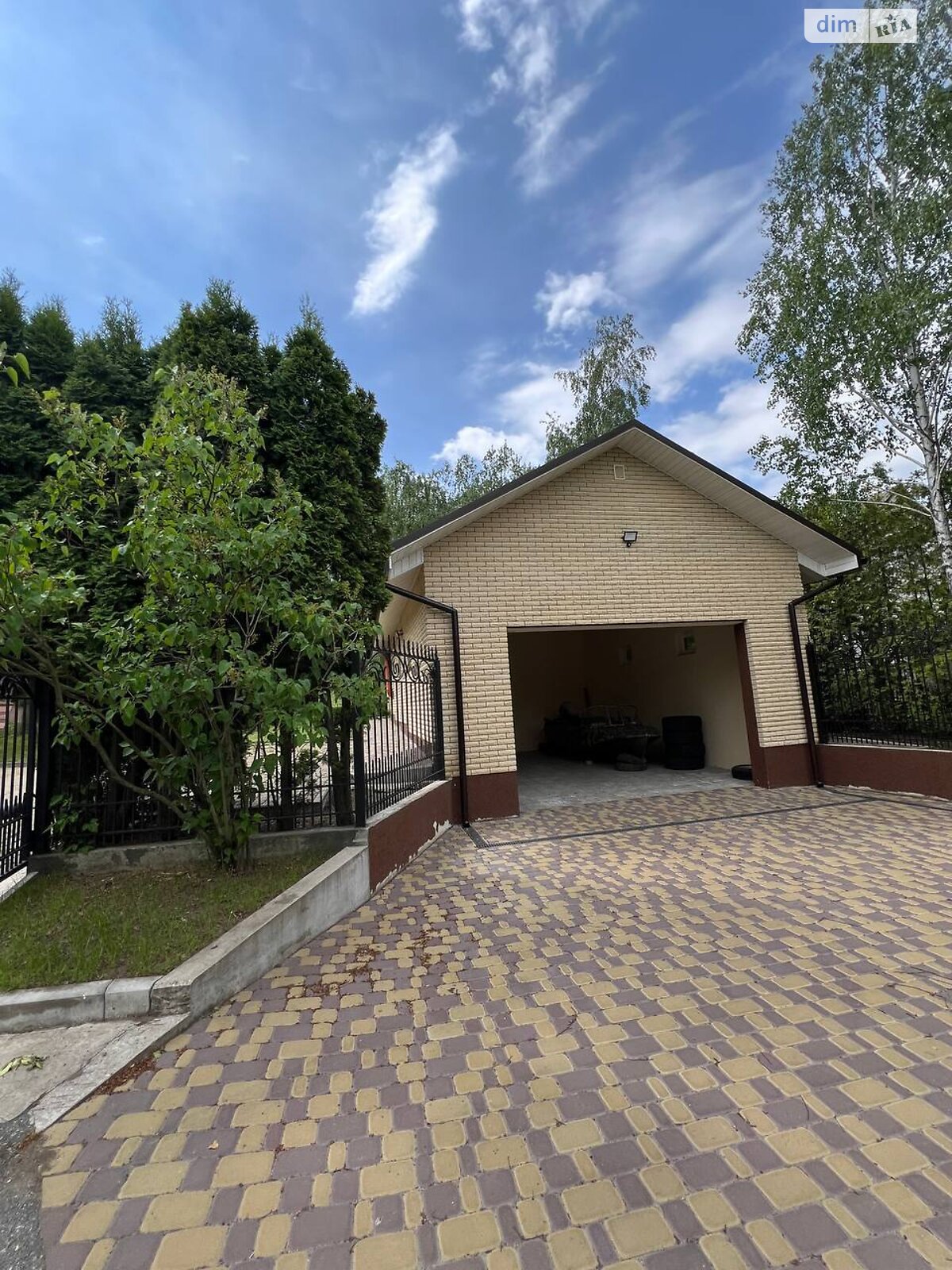 трехэтажный дом с гаражом, 289 кв. м, кирпич. Продажа в Ржищеве район Ржищев фото 1 трехэтажный дом с гаражом, 289 кв. м, кирпич. Продажа в Ржищеве район Ржищев фото 1