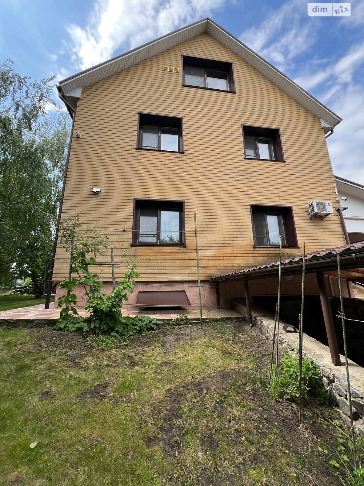 трехэтажный дом с гаражом, 289 кв. м, кирпич. Продажа в Ржищеве район Ржищев фото 1 трехэтажный дом с гаражом, 289 кв. м, кирпич. Продажа в Ржищеве район Ржищев фото 1