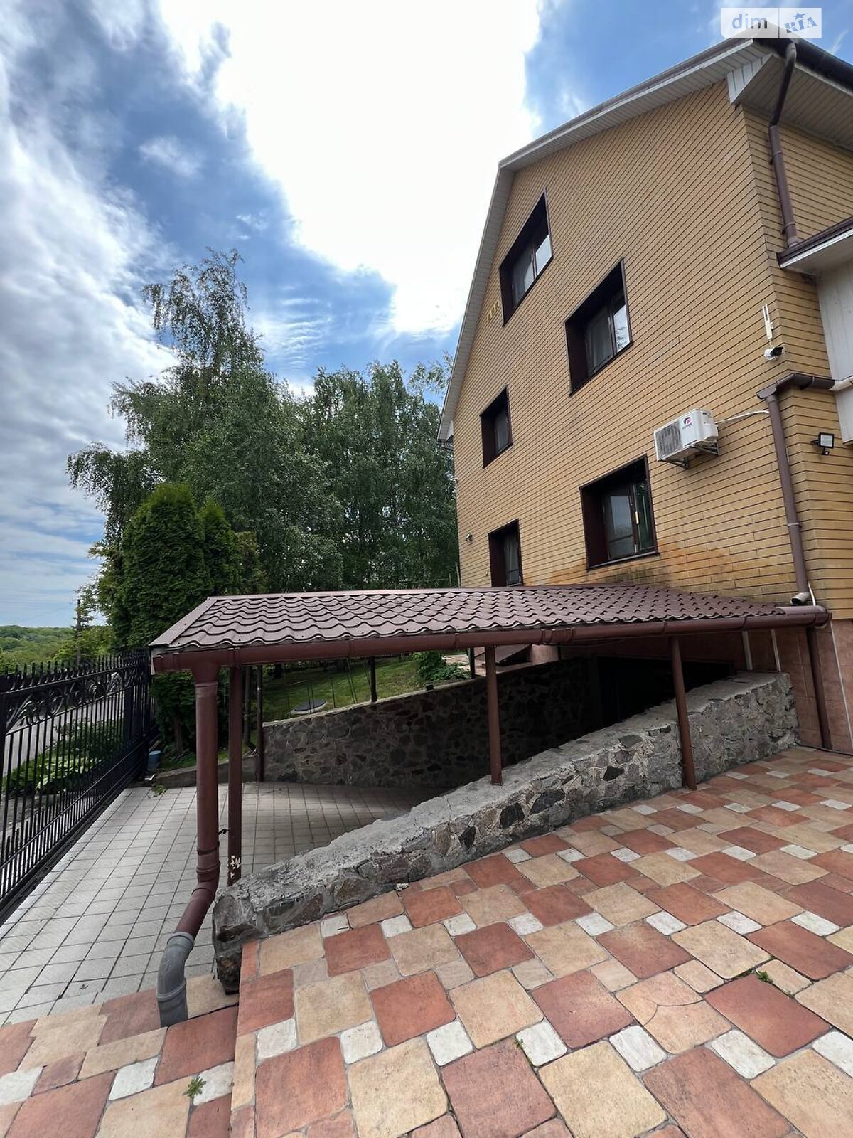 трехэтажный дом с гаражом, 289 кв. м, кирпич. Продажа в Ржищеве район Ржищев фото 1 трехэтажный дом с гаражом, 289 кв. м, кирпич. Продажа в Ржищеве район Ржищев фото 1