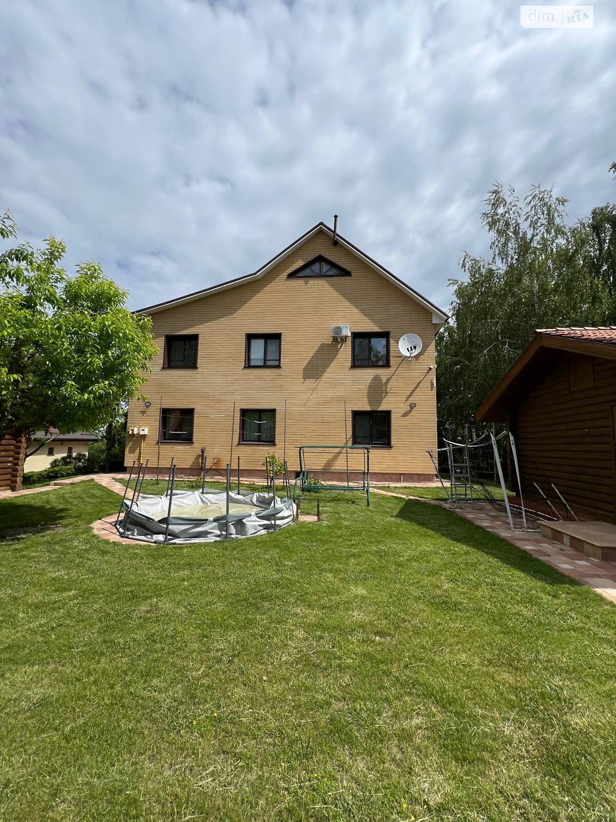 трехэтажный дом с гаражом, 289 кв. м, кирпич. Продажа в Ржищеве район Ржищев фото 1 трехэтажный дом с гаражом, 289 кв. м, кирпич. Продажа в Ржищеве район Ржищев фото 1