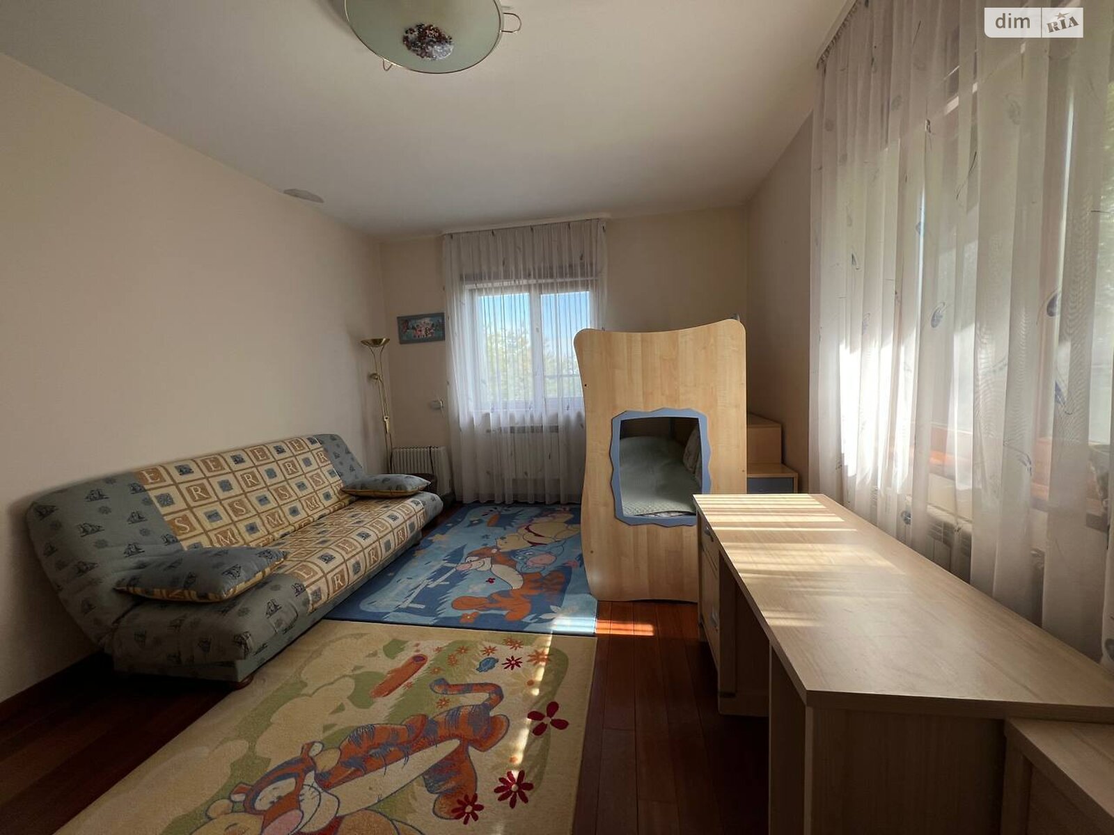 трехэтажный дом с гаражом, 289 кв. м, кирпич. Продажа в Ржищеве район Ржищев фото 1 трехэтажный дом с гаражом, 289 кв. м, кирпич. Продажа в Ржищеве район Ржищев фото 1