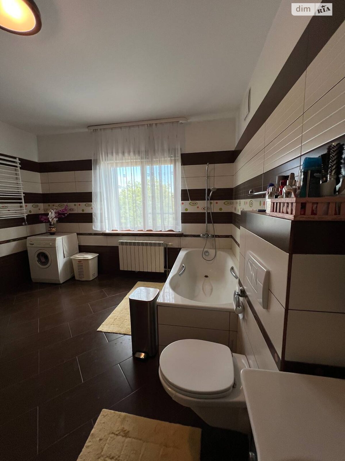 трехэтажный дом с гаражом, 289 кв. м, кирпич. Продажа в Ржищеве район Ржищев фото 1 трехэтажный дом с гаражом, 289 кв. м, кирпич. Продажа в Ржищеве район Ржищев фото 1