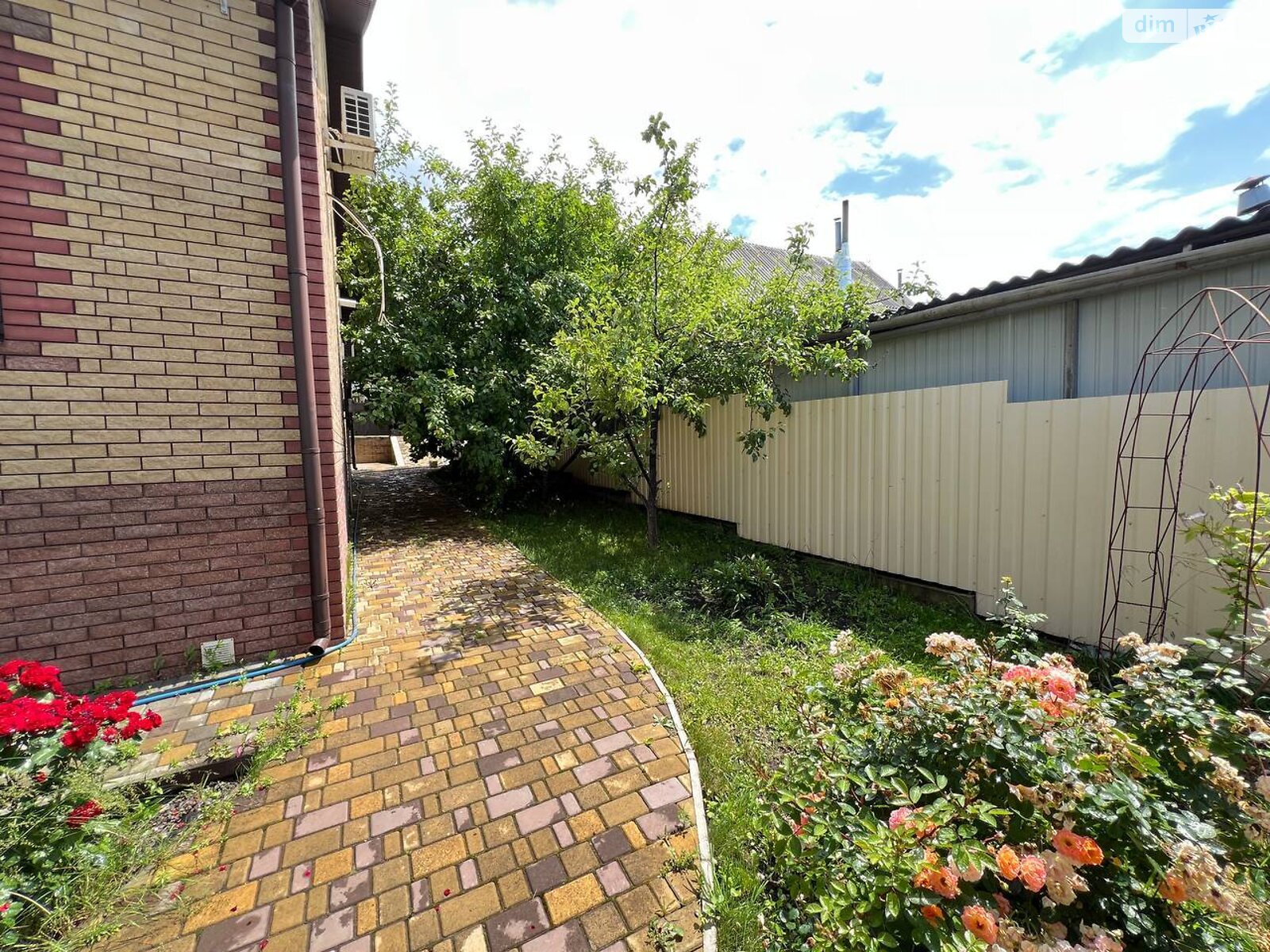 двоповерховий будинок з верандою, 160 кв. м, цегла. Продаж у Рогані фото 1 двоповерховий будинок з верандою, 160 кв. м, цегла. Продаж у Рогані фото 1