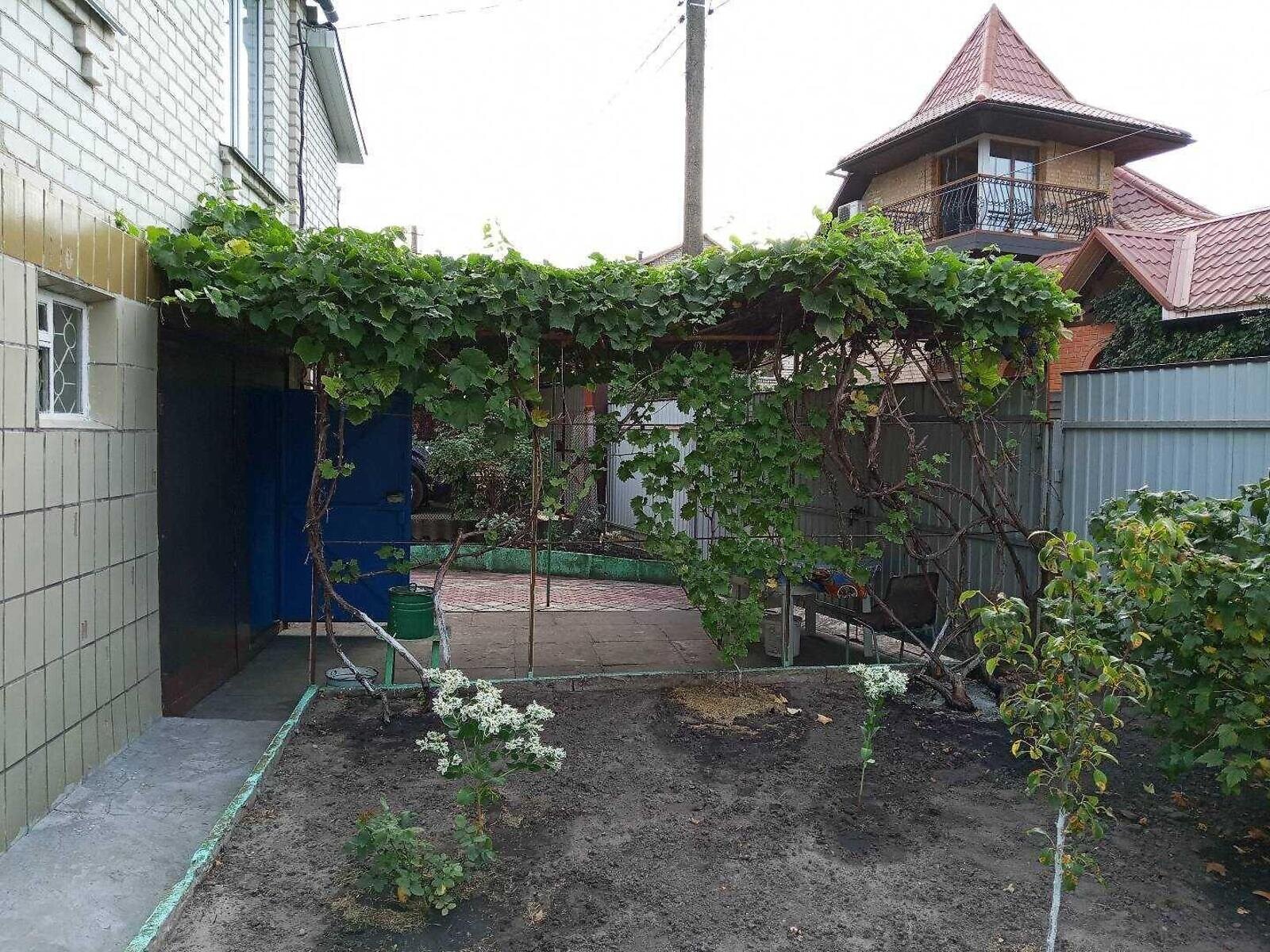 трехэтажный дом, 104 кв. м, кирпич. Продажа в Рожнах фото 1