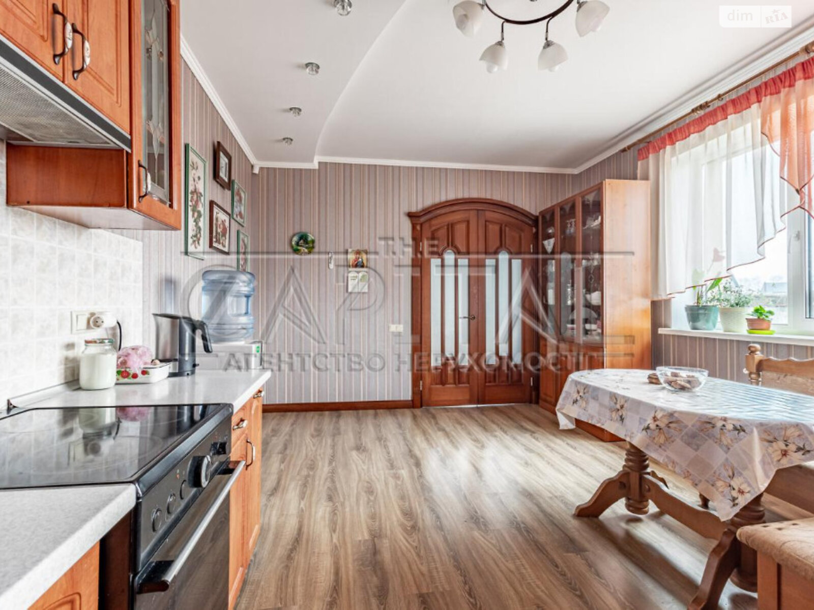 двоповерховий будинок, 400 кв. м, кирпич. Продаж у Рожнах фото 1