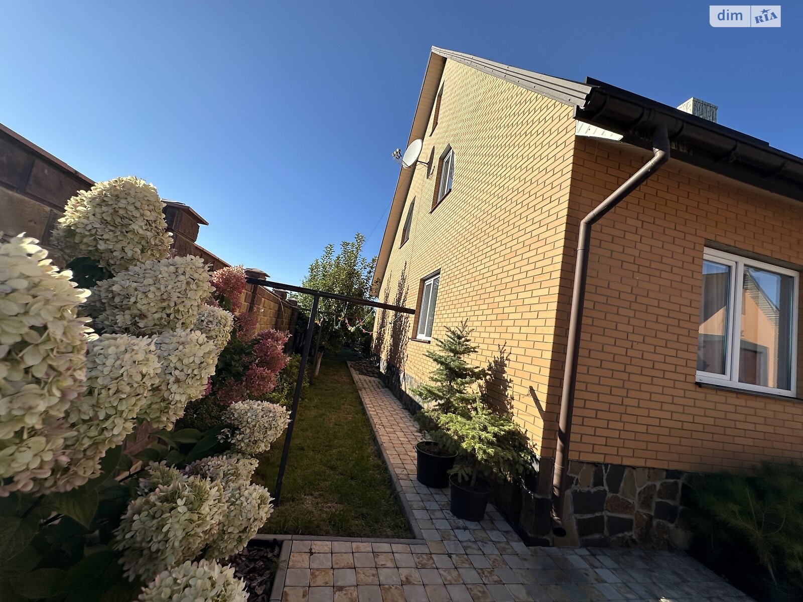 двоповерховий будинок з гаражем, 183 кв. м, цегла. Продаж у Рокинях фото 1 двоповерховий будинок з гаражем, 183 кв. м, цегла. Продаж у Рокинях фото 1