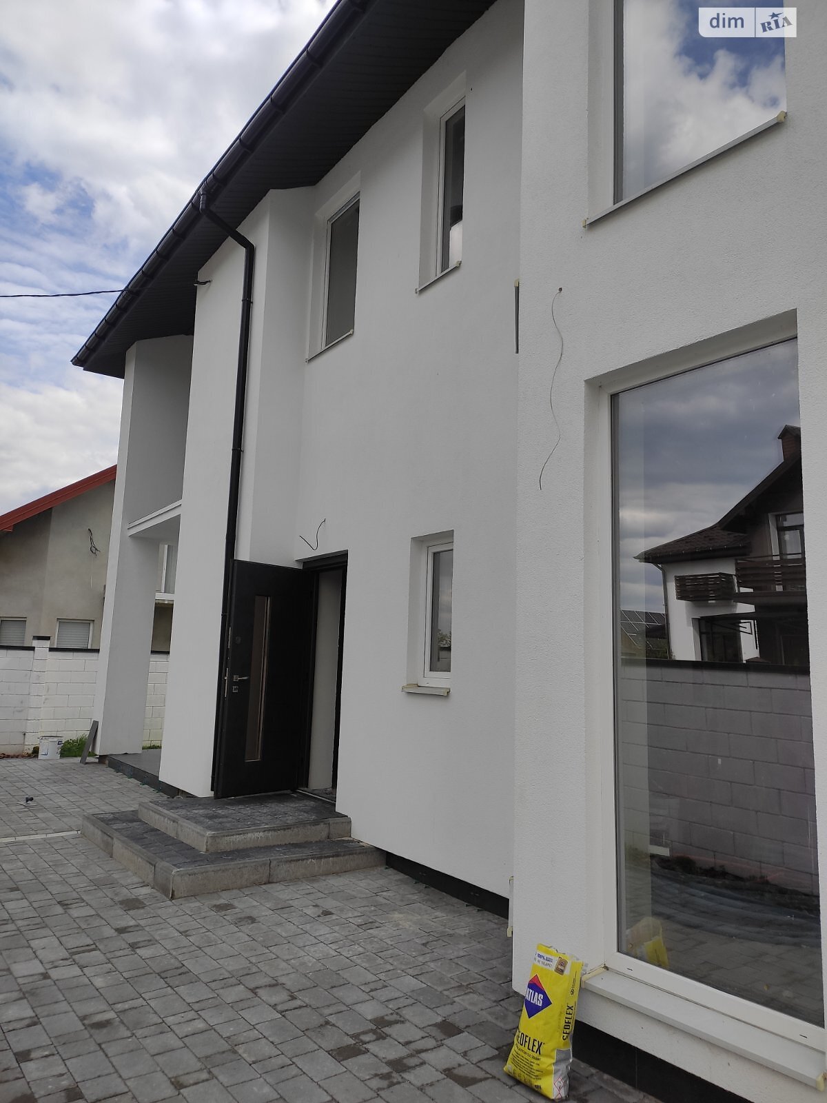 двухэтажный дом с гаражом, 156.8 кв. м, кирпич. Продажа в Рокитном район Центр фото 1 двухэтажный дом с гаражом, 156.8 кв. м, кирпич. Продажа в Рокитном район Центр фото 1