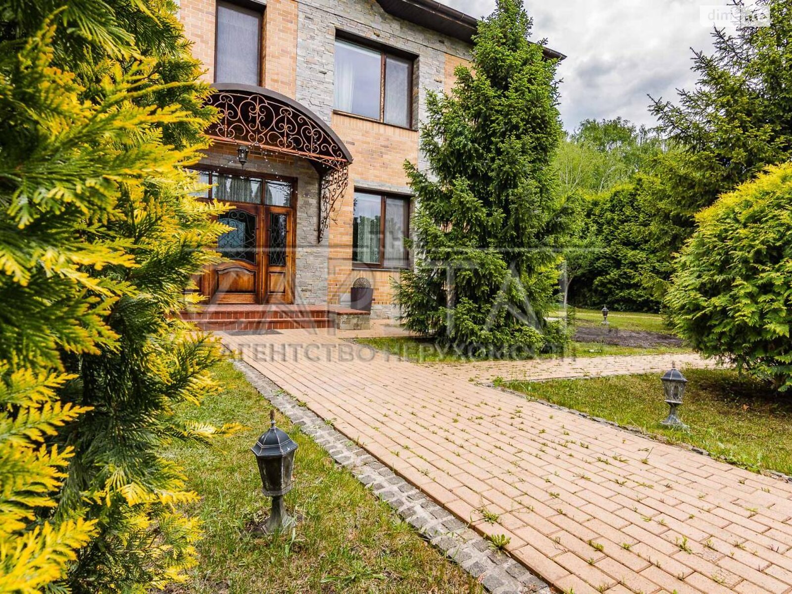 двоповерховий будинок бесідка, 430 кв. м, цегла. Продаж у Романкові фото 1 двоповерховий будинок бесідка, 430 кв. м, цегла. Продаж у Романкові фото 1