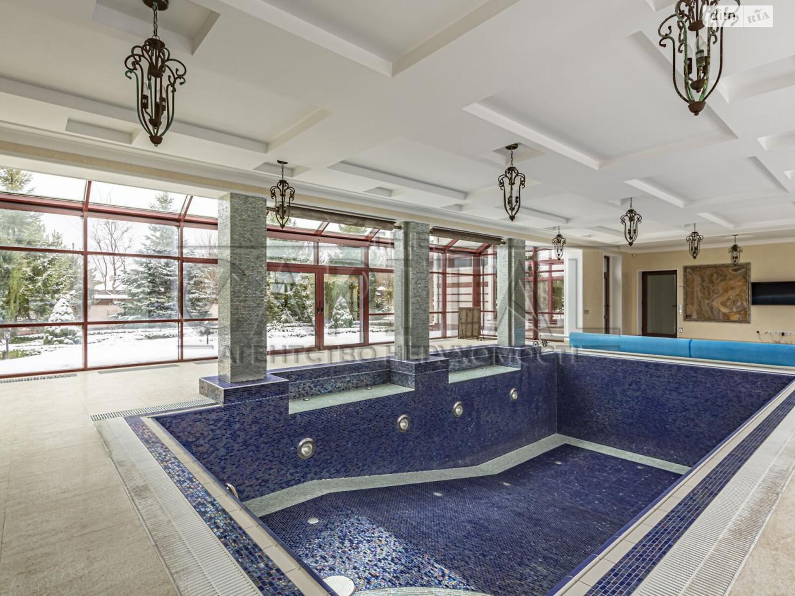 двухэтажный дом с мансардой, 820 кв. м, кирпич. Продажа в Романкове фото 1 двухэтажный дом с мансардой, 820 кв. м, кирпич. Продажа в Романкове фото 1