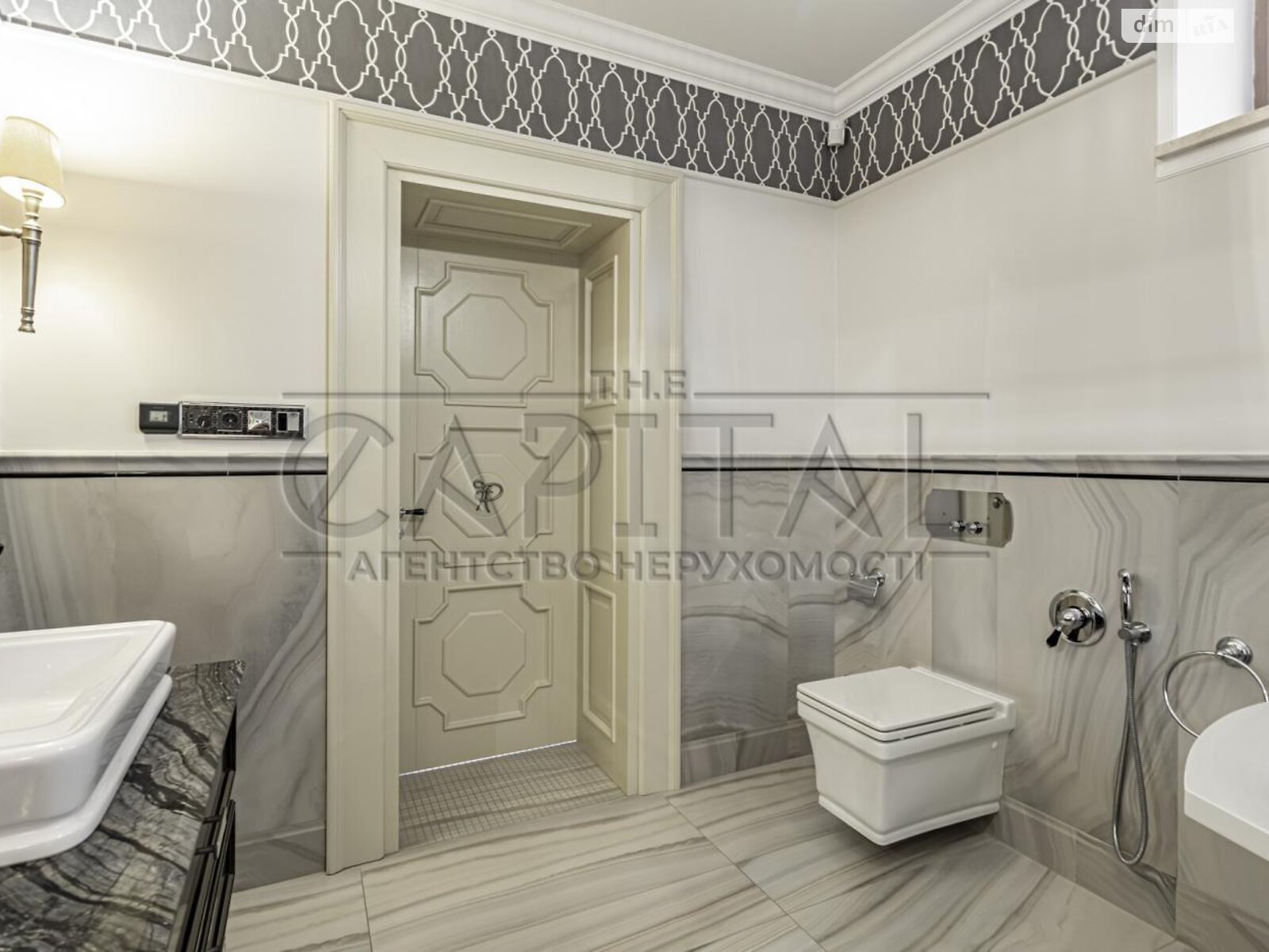 двухэтажный дом с мансардой, 820 кв. м, кирпич. Продажа в Романкове фото 1 двухэтажный дом с мансардой, 820 кв. м, кирпич. Продажа в Романкове фото 1
