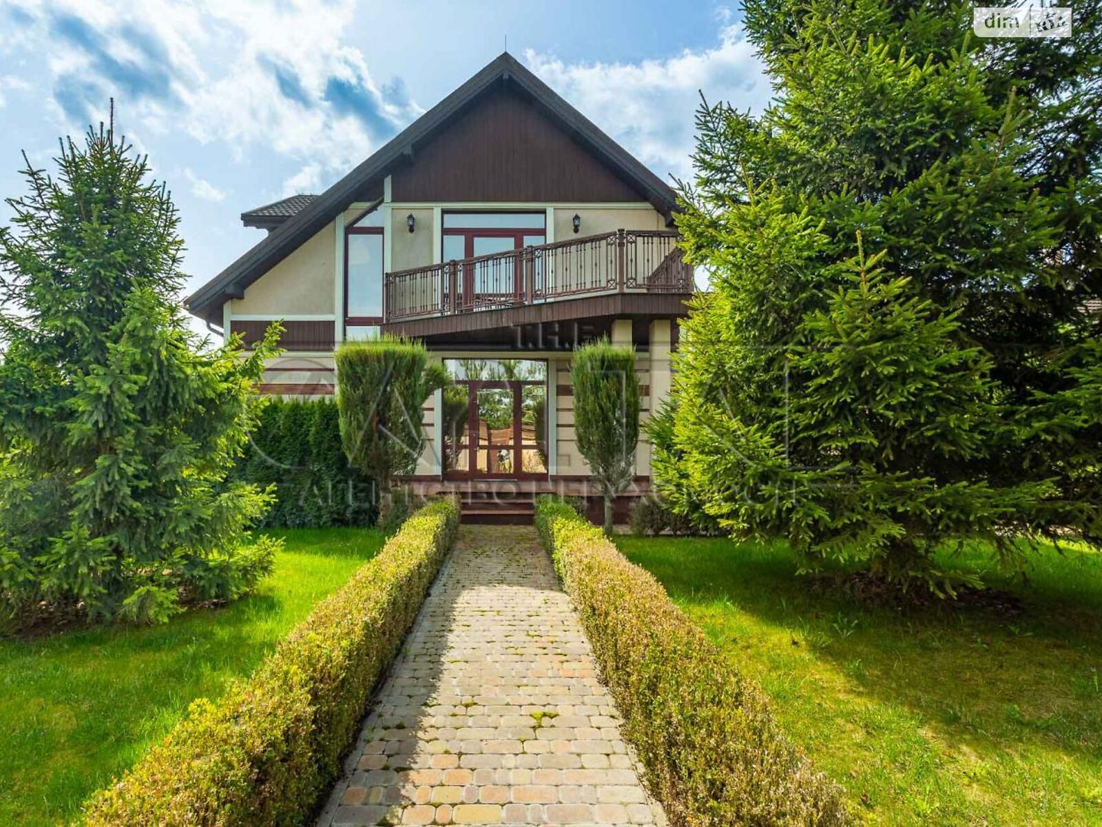 двухэтажный дом с мансардой, 820 кв. м, кирпич. Продажа в Романкове фото 1