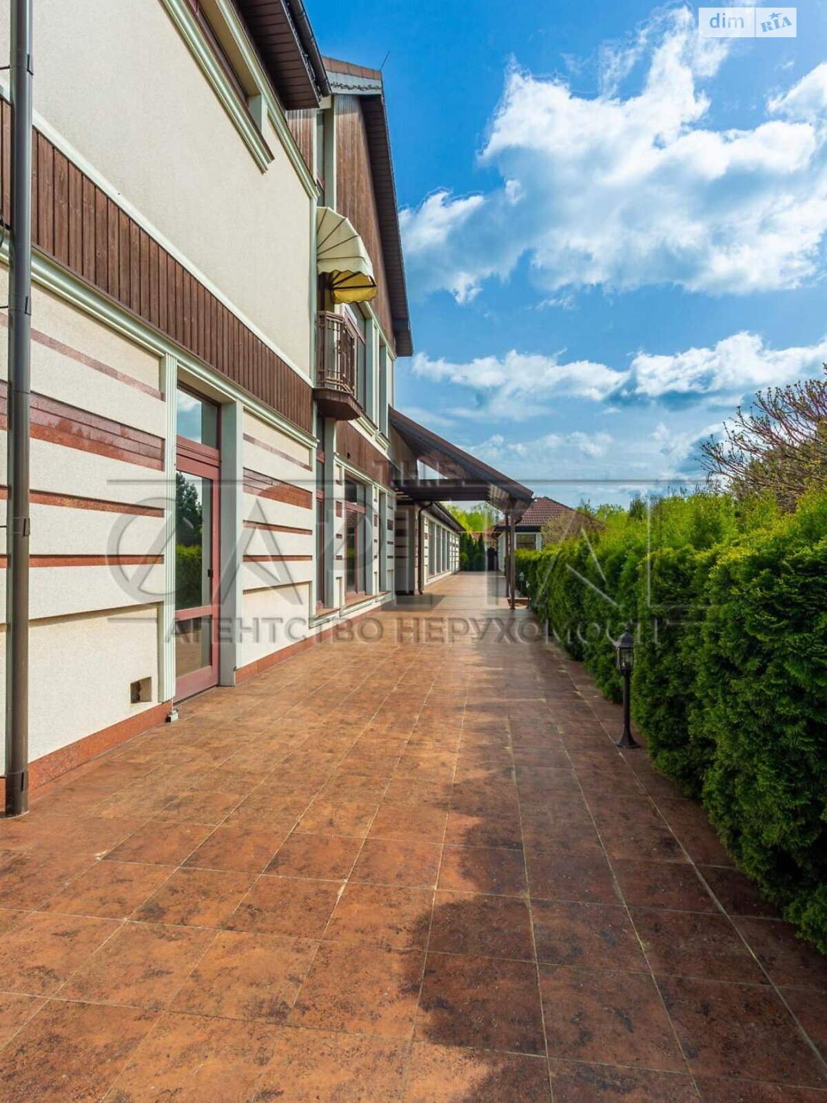 двухэтажный дом с мансардой, 820 кв. м, кирпич. Продажа в Романкове фото 1 двухэтажный дом с мансардой, 820 кв. м, кирпич. Продажа в Романкове фото 1