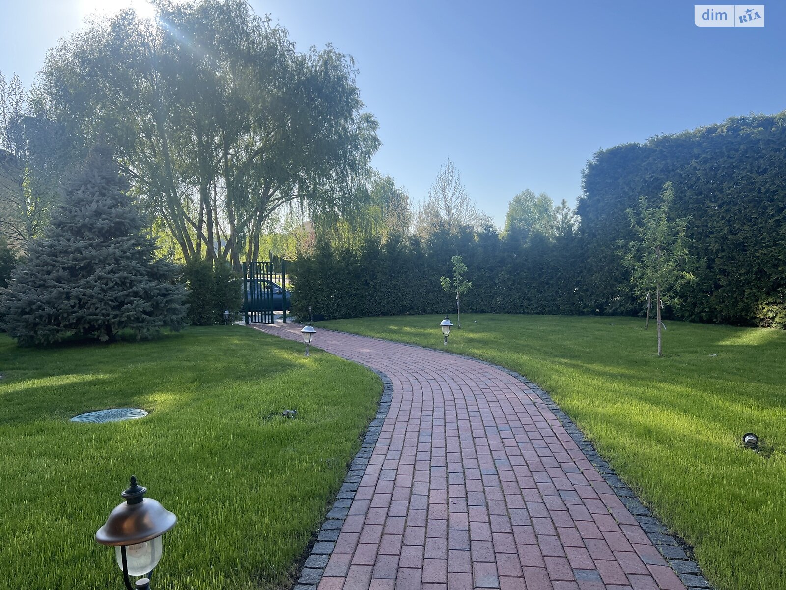 двухэтажный дом, 550 кв. м, кирпич. Продажа в Романкове фото 1 двухэтажный дом, 550 кв. м, кирпич. Продажа в Романкове фото 1