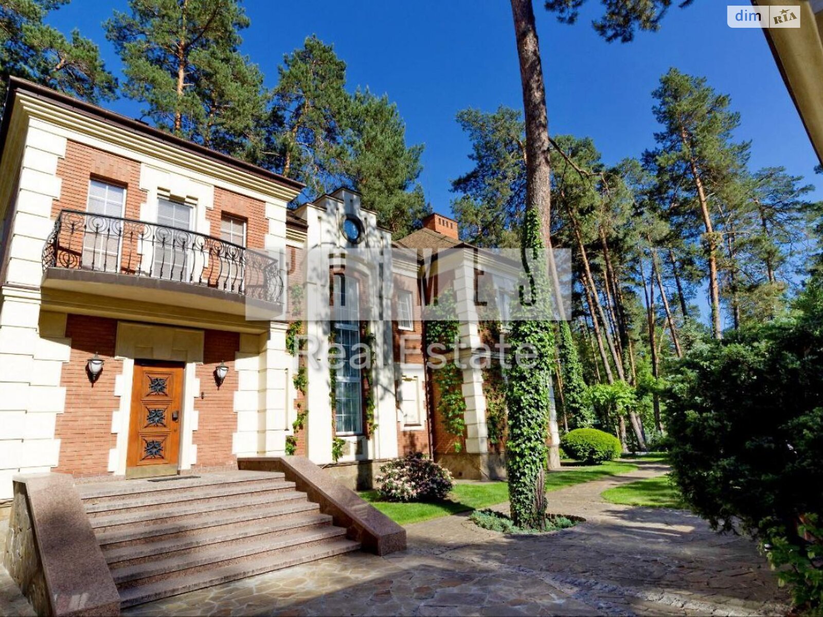 двоповерховий будинок з гаражем, 360 кв. м, цегла. Продаж у Романкові фото 1 двоповерховий будинок з гаражем, 360 кв. м, цегла. Продаж у Романкові фото 1