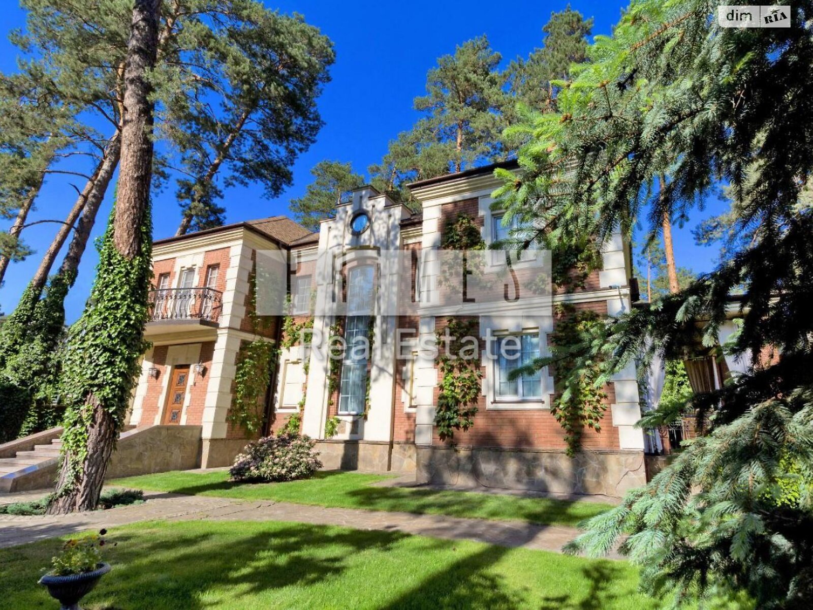 двоповерховий будинок з гаражем, 360 кв. м, цегла. Продаж у Романкові фото 1 двоповерховий будинок з гаражем, 360 кв. м, цегла. Продаж у Романкові фото 1