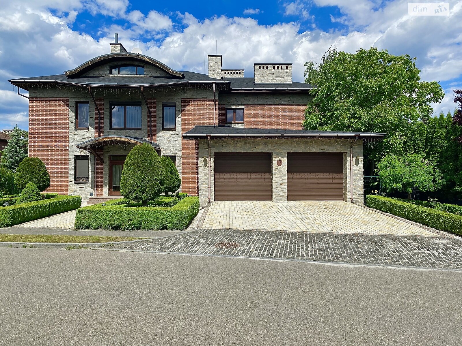 двухэтажный дом с гаражом, 436.8 кв. м, кирпич. Продажа в Романкове фото 1 двухэтажный дом с гаражом, 436.8 кв. м, кирпич. Продажа в Романкове фото 1