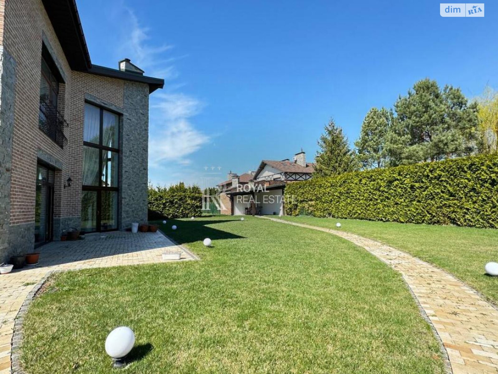 триповерховий будинок, 408 кв. м, кирпич. Продаж у Романкові фото 1 триповерховий будинок, 408 кв. м, кирпич. Продаж у Романкові фото 1
