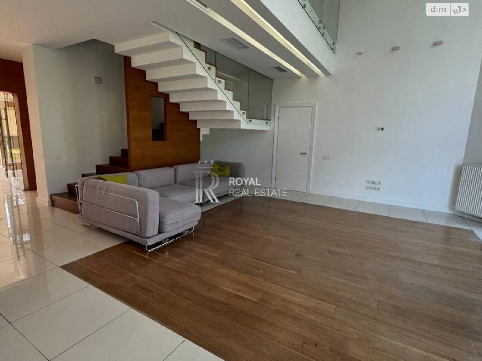 триповерховий будинок, 408 кв. м, кирпич. Продаж у Романкові фото 1 триповерховий будинок, 408 кв. м, кирпич. Продаж у Романкові фото 1