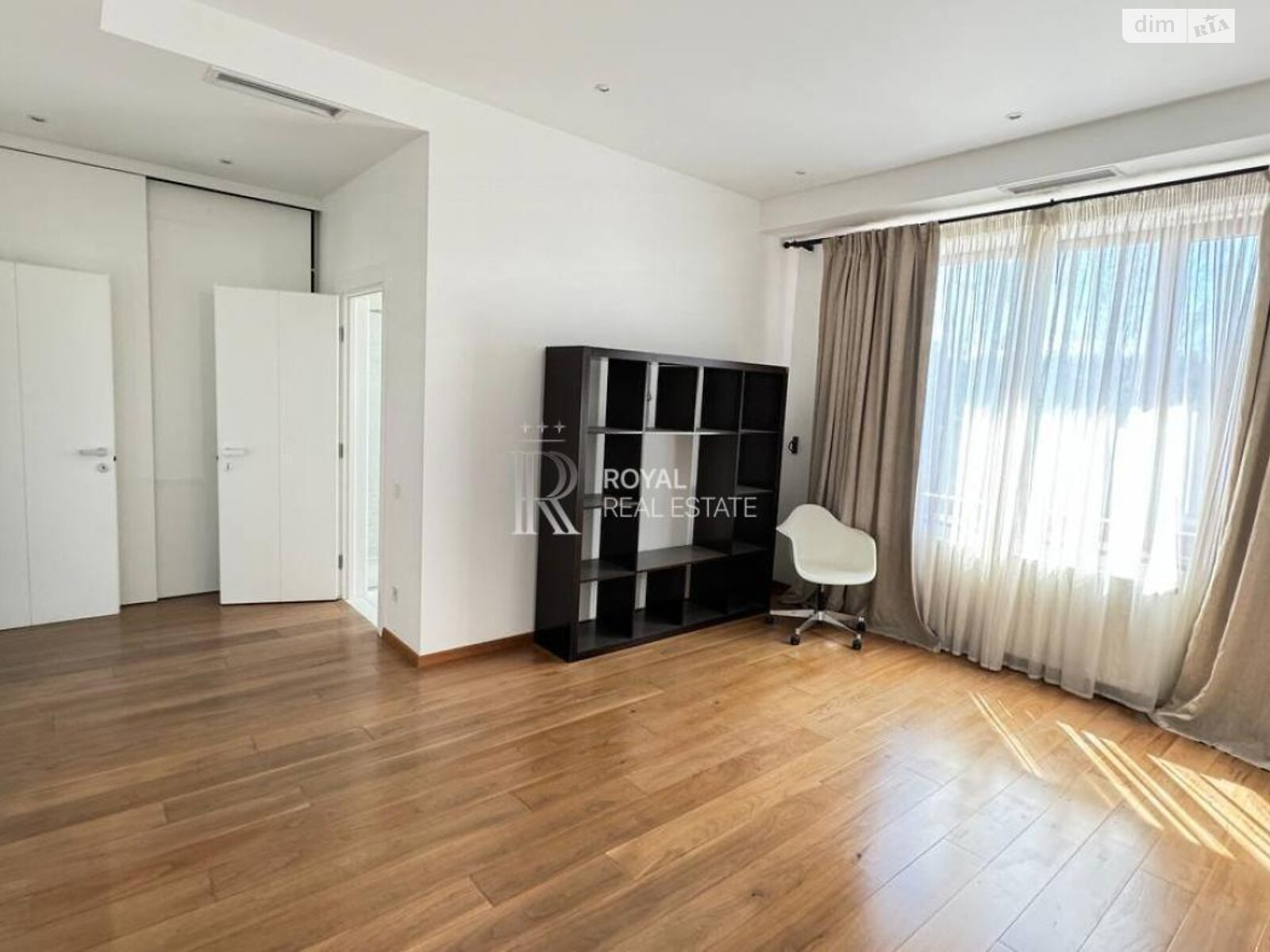 триповерховий будинок, 408 кв. м, кирпич. Продаж у Романкові фото 1 триповерховий будинок, 408 кв. м, кирпич. Продаж у Романкові фото 1