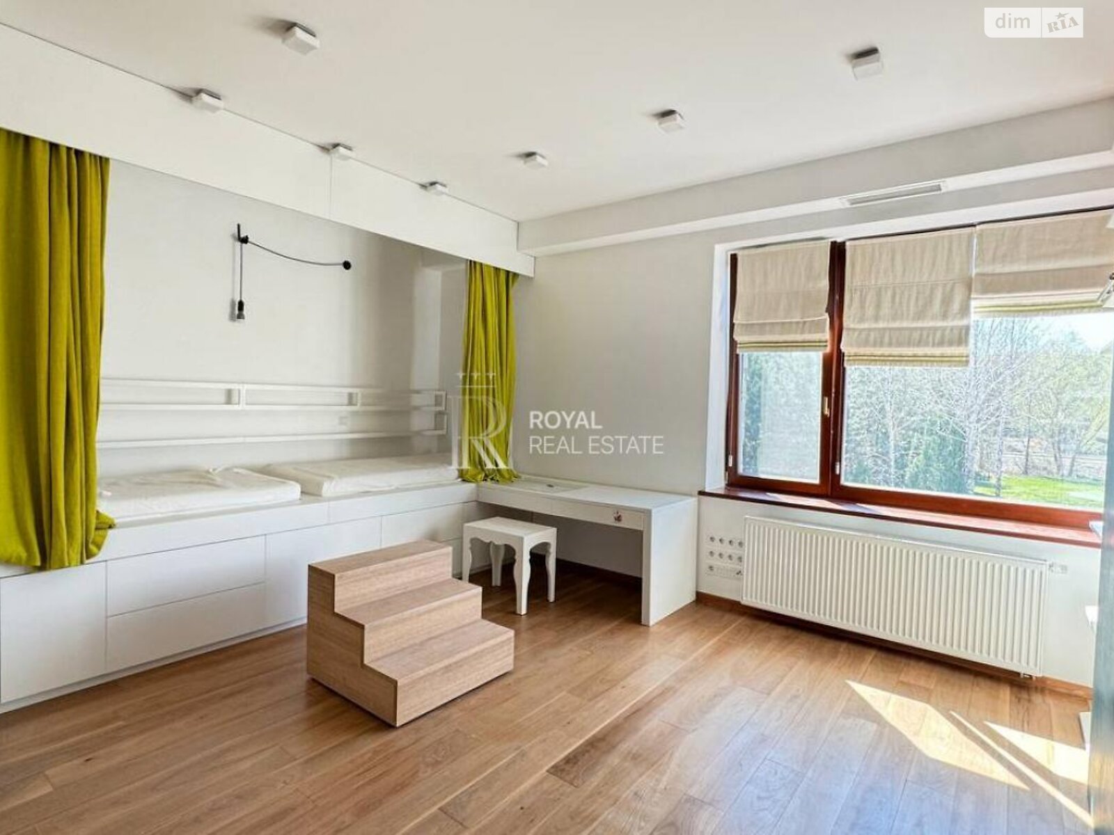 триповерховий будинок, 408 кв. м, кирпич. Продаж у Романкові фото 1 триповерховий будинок, 408 кв. м, кирпич. Продаж у Романкові фото 1