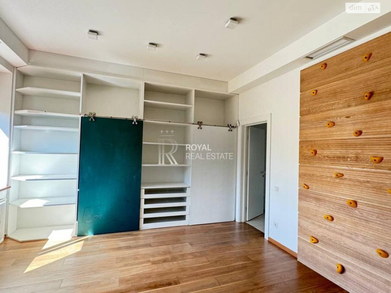 триповерховий будинок, 408 кв. м, кирпич. Продаж у Романкові фото 1 триповерховий будинок, 408 кв. м, кирпич. Продаж у Романкові фото 1