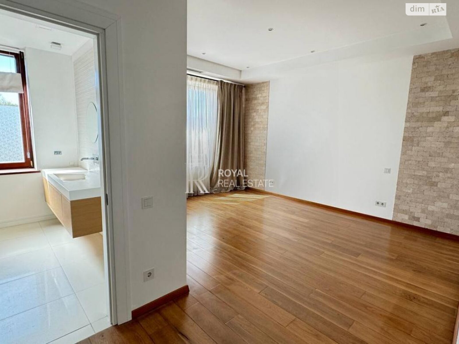 триповерховий будинок, 408 кв. м, кирпич. Продаж у Романкові фото 1 триповерховий будинок, 408 кв. м, кирпич. Продаж у Романкові фото 1