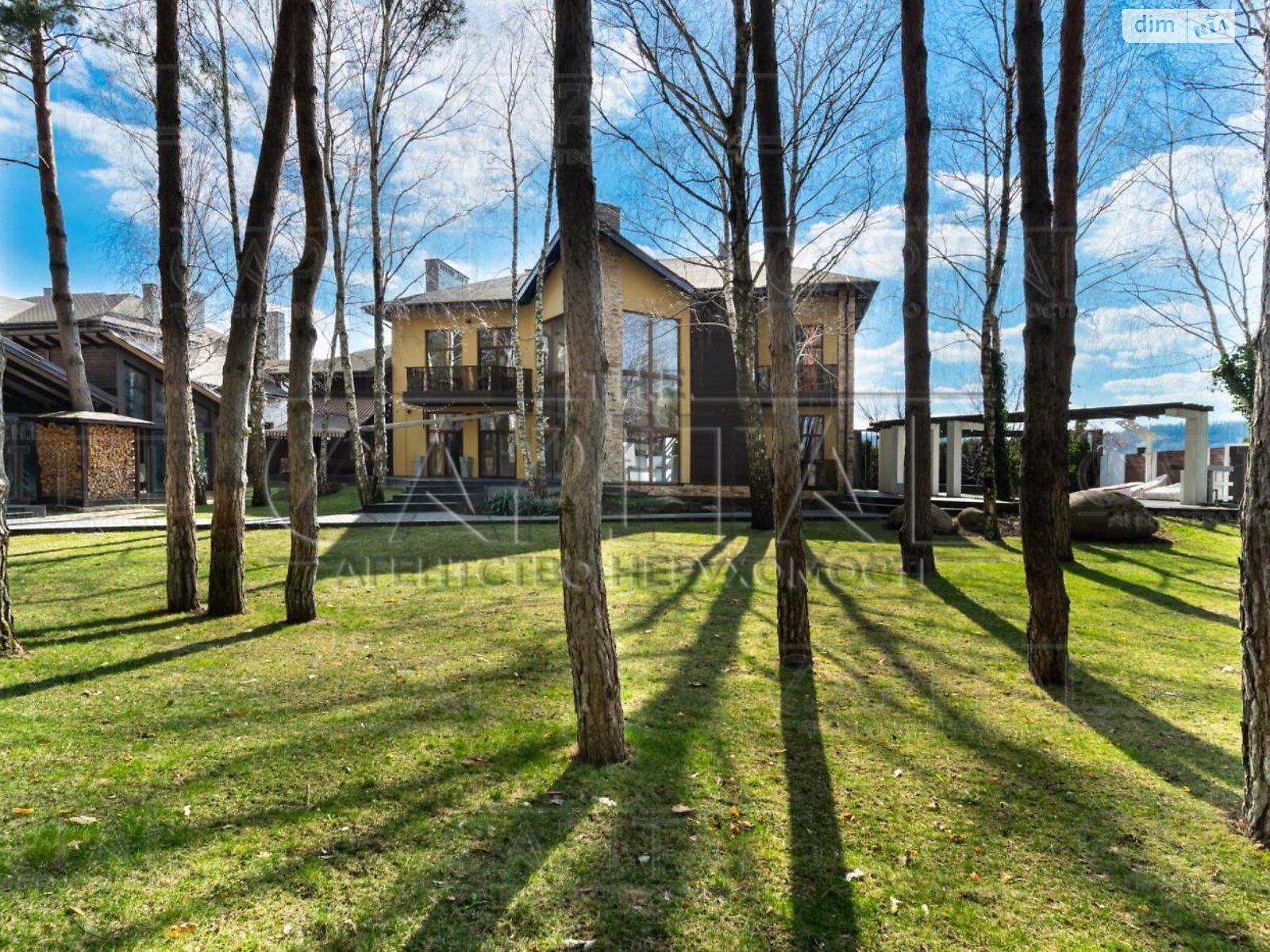 двухэтажный дом с балконом, 750 кв. м, кирпич. Продажа в Романкове фото 1 двухэтажный дом с балконом, 750 кв. м, кирпич. Продажа в Романкове фото 1