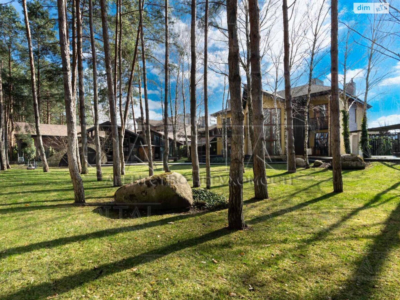 двухэтажный дом с балконом, 750 кв. м, кирпич. Продажа в Романкове фото 1 двухэтажный дом с балконом, 750 кв. м, кирпич. Продажа в Романкове фото 1