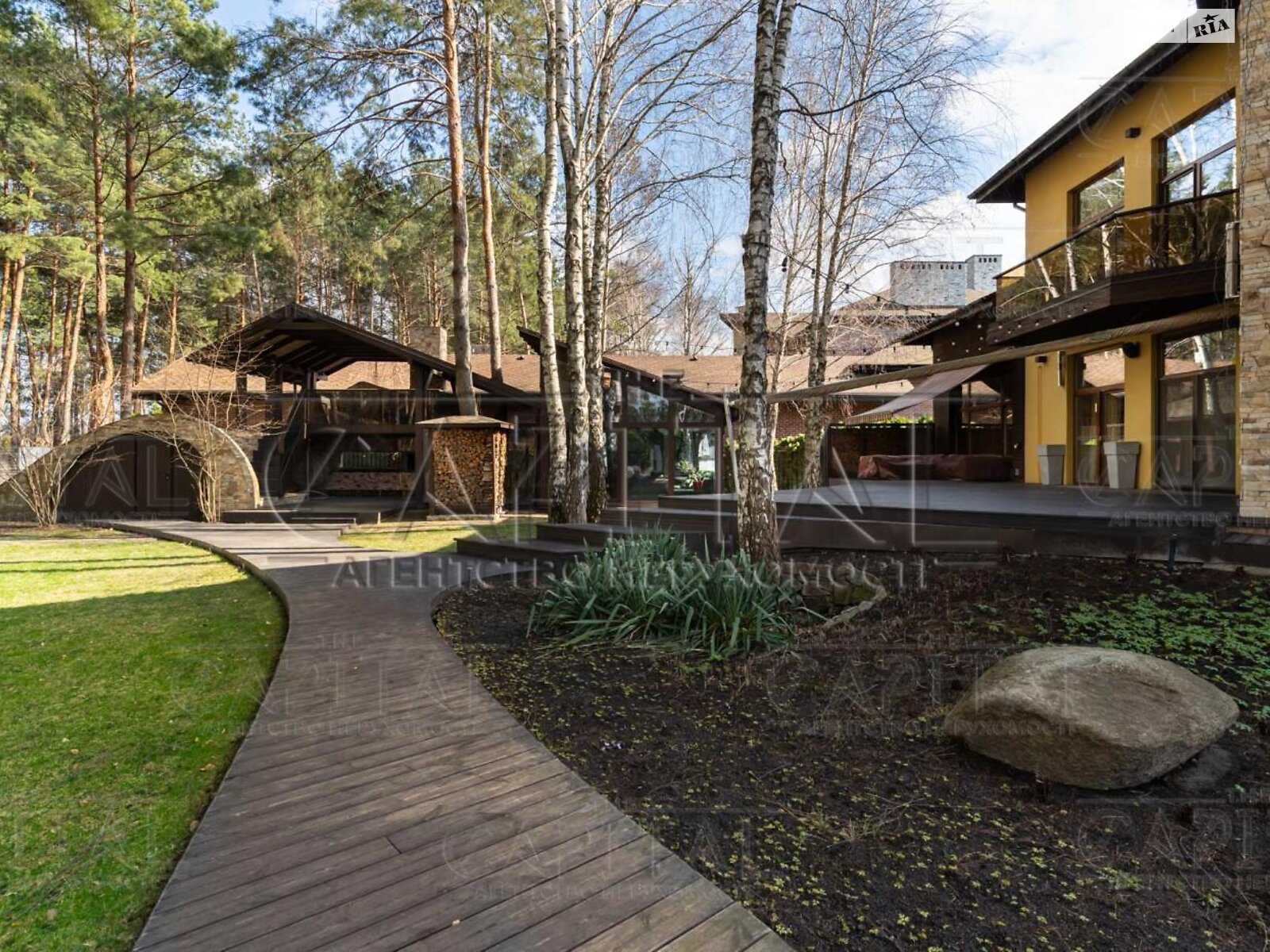 двухэтажный дом с балконом, 750 кв. м, кирпич. Продажа в Романкове фото 1 двухэтажный дом с балконом, 750 кв. м, кирпич. Продажа в Романкове фото 1