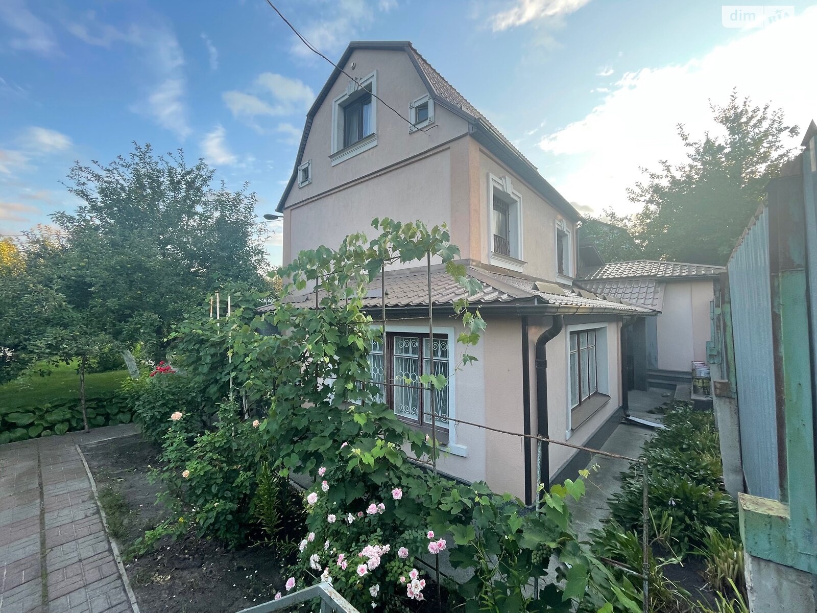 трехэтажный дом с мансардой, 97.7 кв. м, кирпич. Продажа в Романкове фото 1 трехэтажный дом с мансардой, 97.7 кв. м, кирпич. Продажа в Романкове фото 1