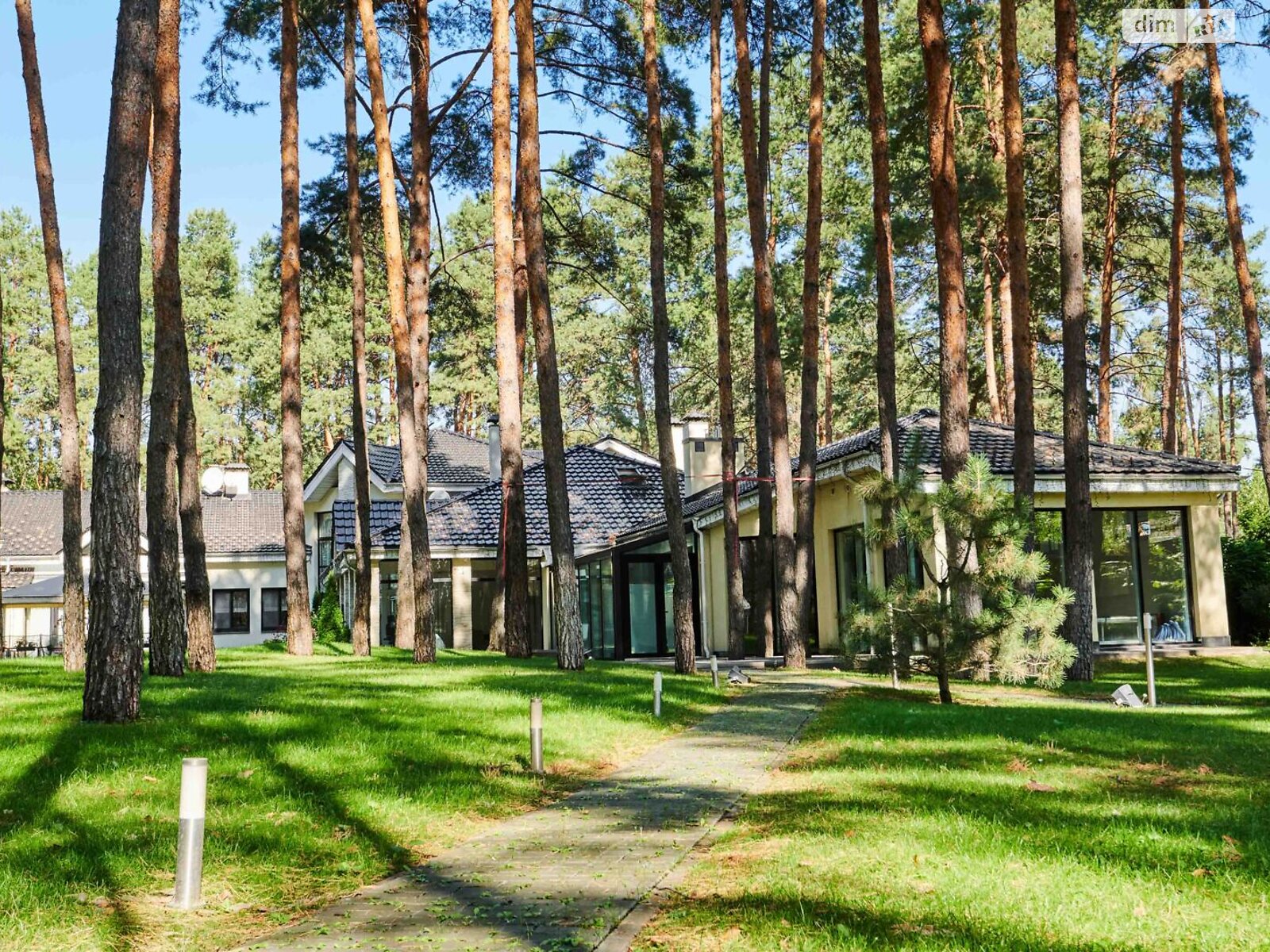 двухэтажный дом с гаражом, 700 кв. м, кирпич. Продажа в Романкове фото 1 двухэтажный дом с гаражом, 700 кв. м, кирпич. Продажа в Романкове фото 1